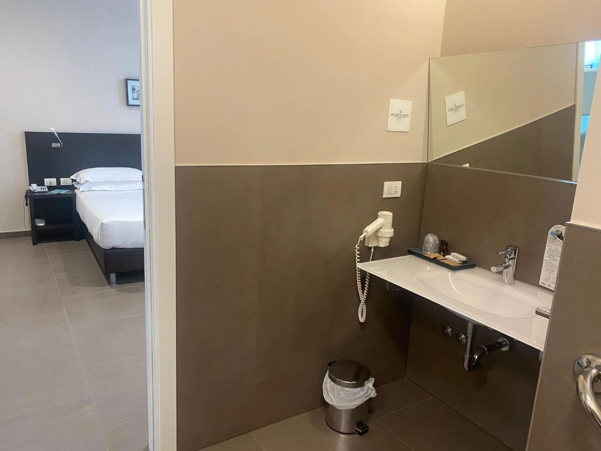 Toilet in Mosaico Suite