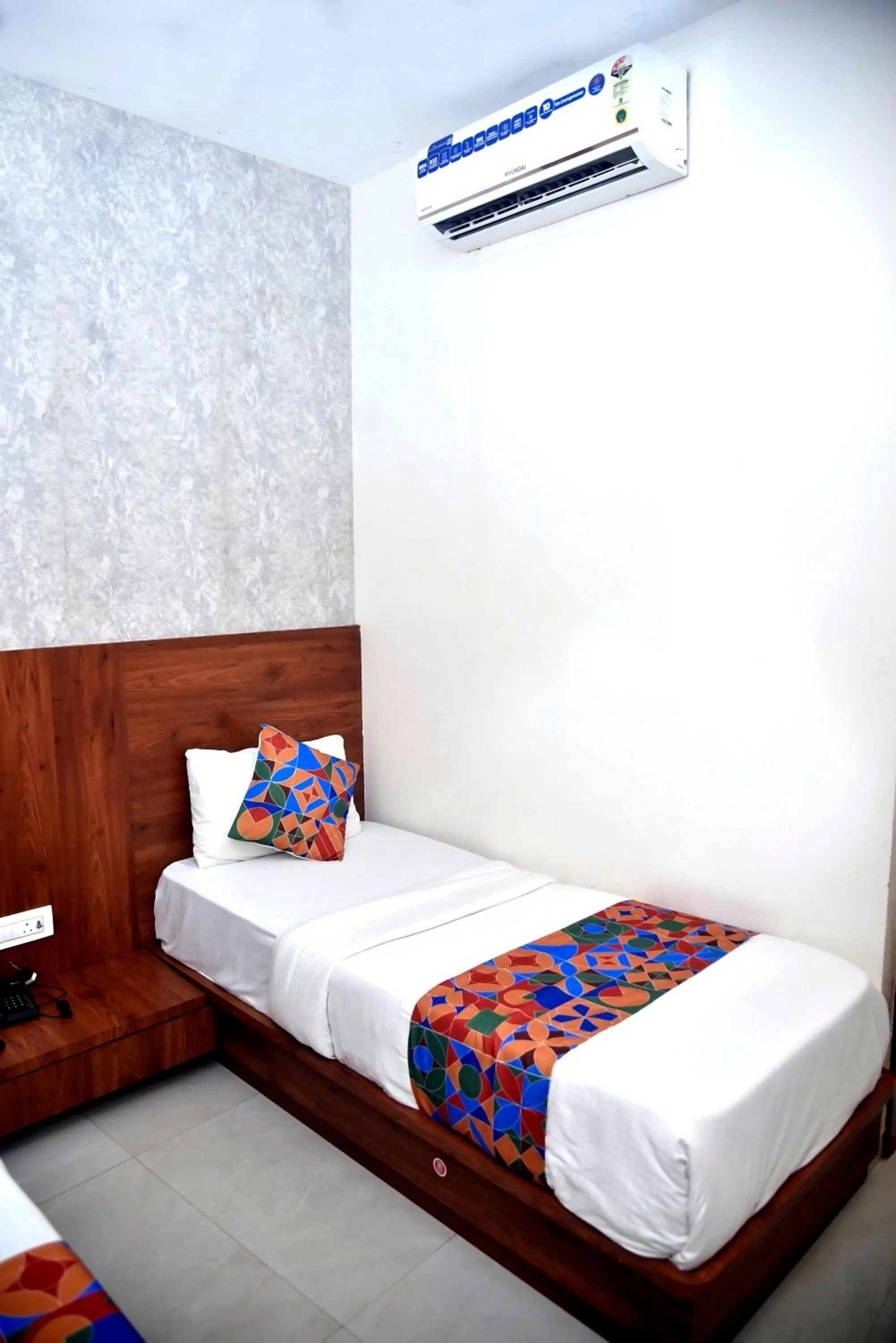 Bed in Hotel Pride Inn