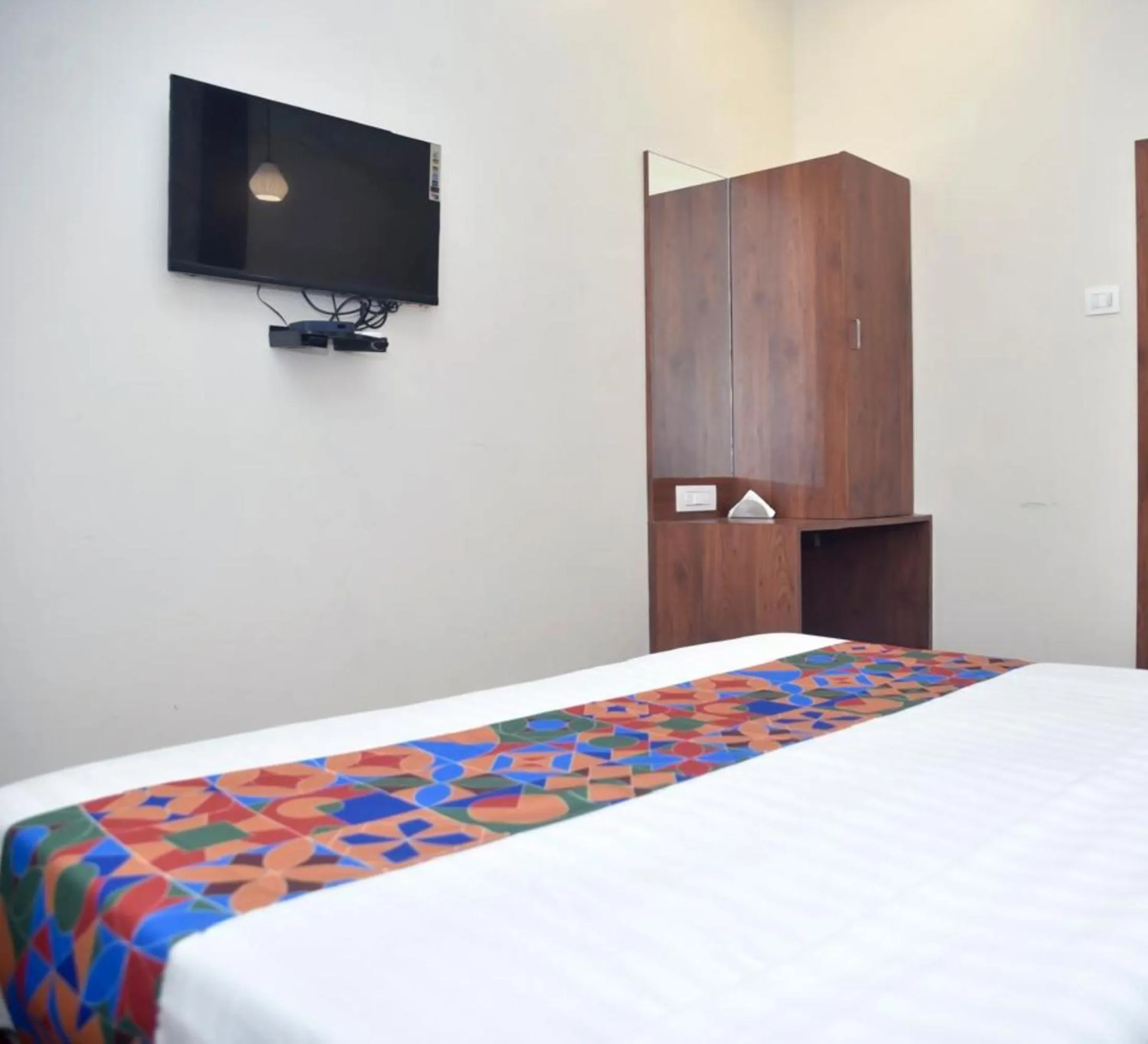 Bed in Hotel Pride Inn