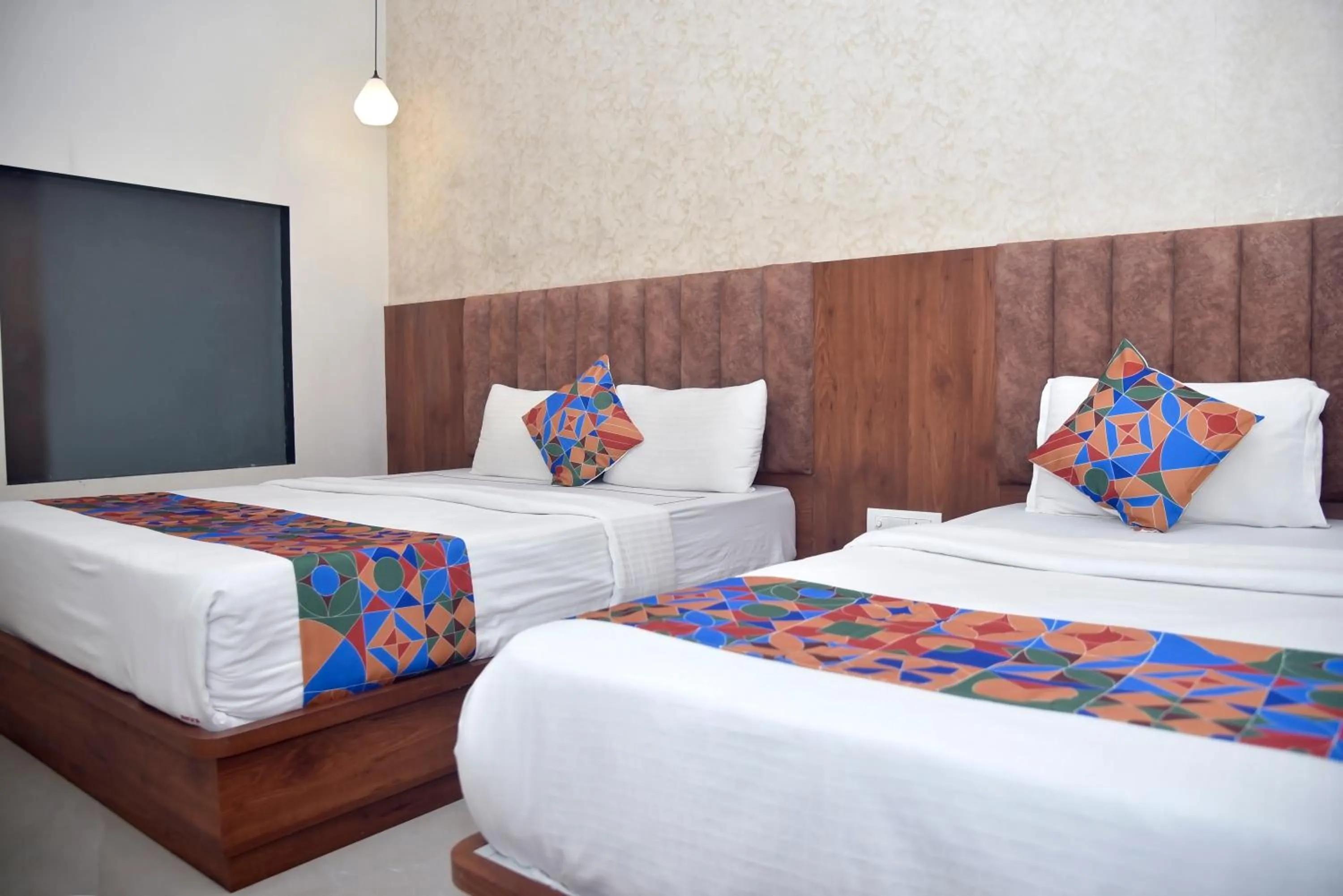 Bed in Hotel Pride Inn