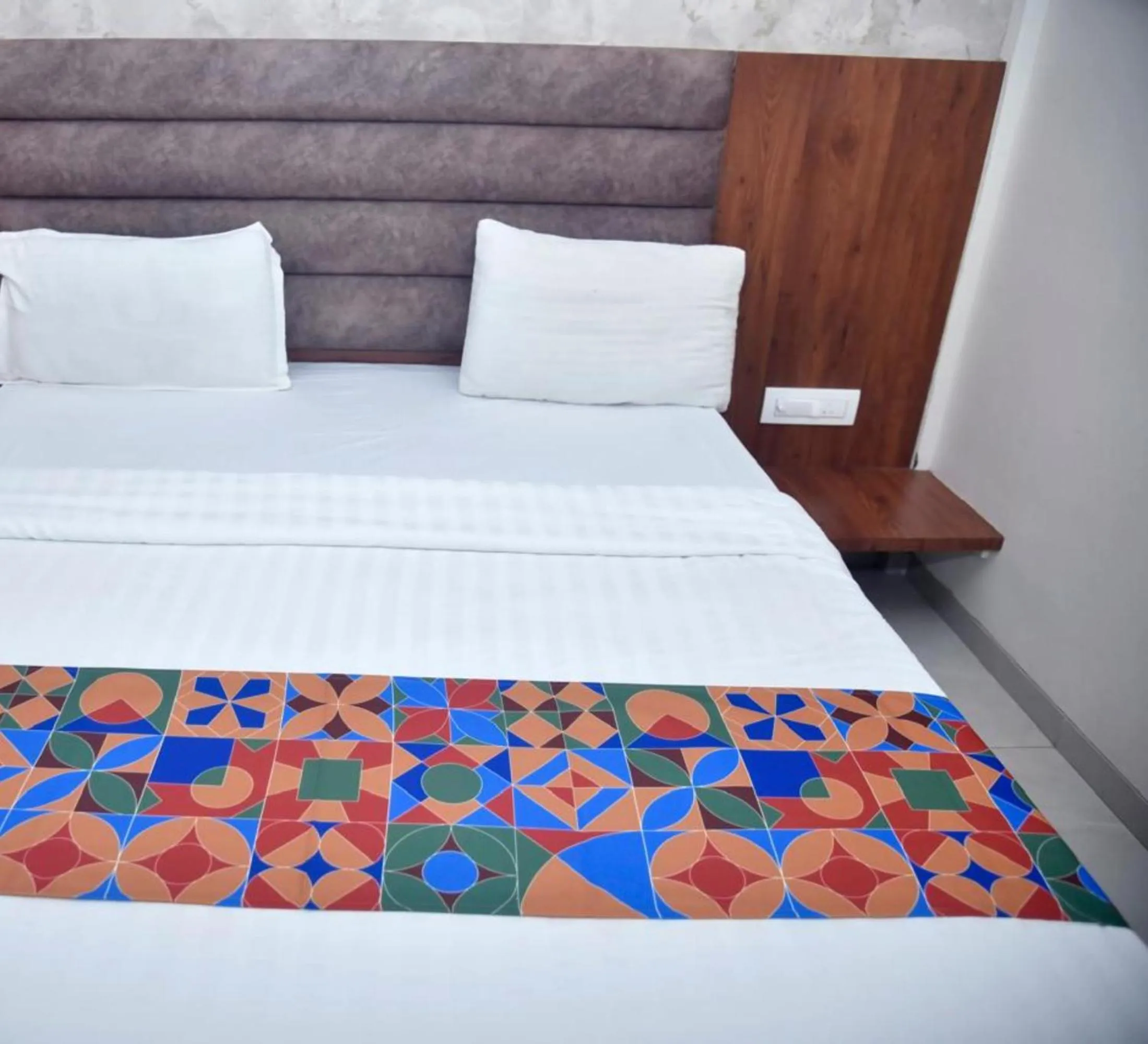 Bed in Hotel Pride Inn