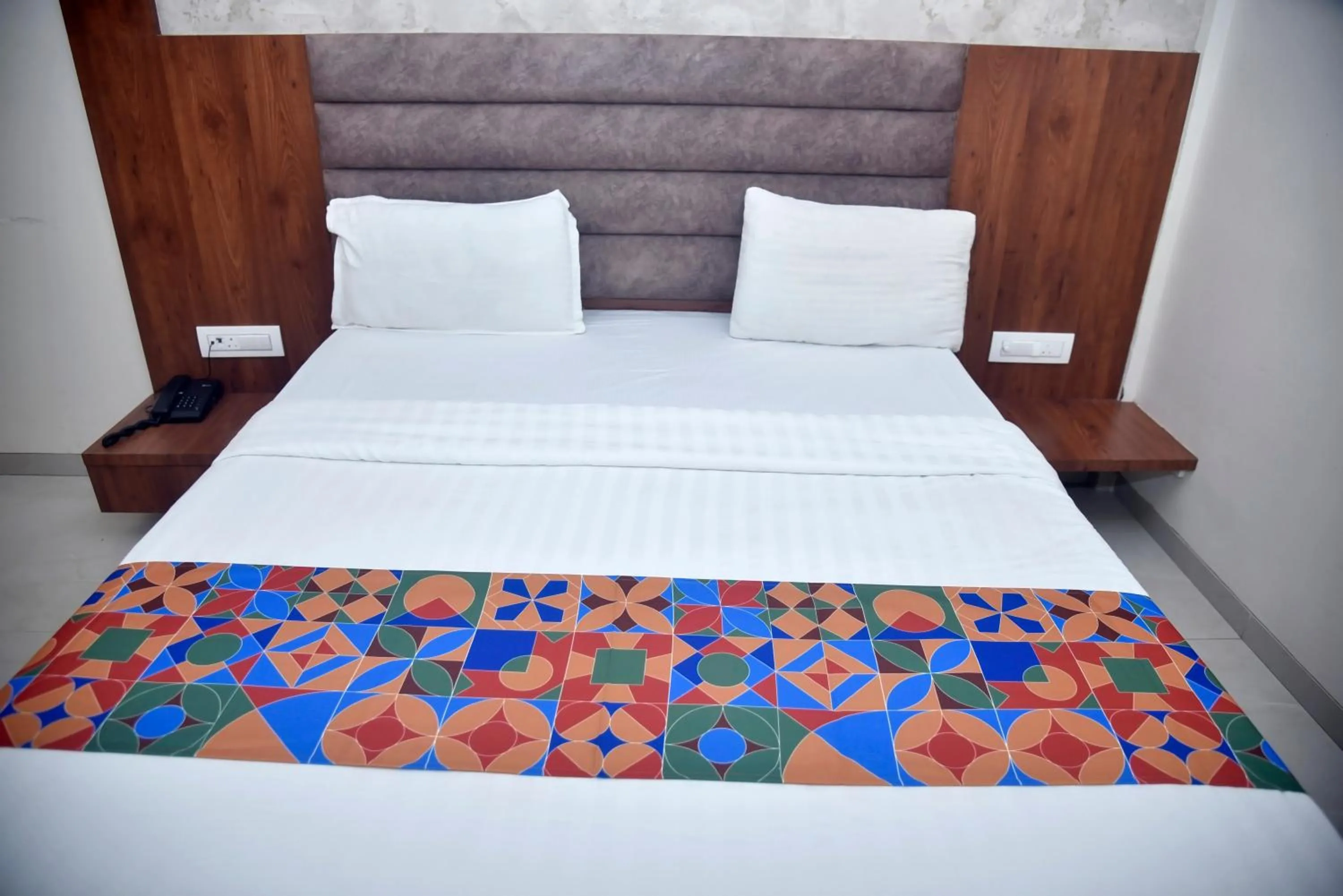 Bed in Hotel Pride Inn