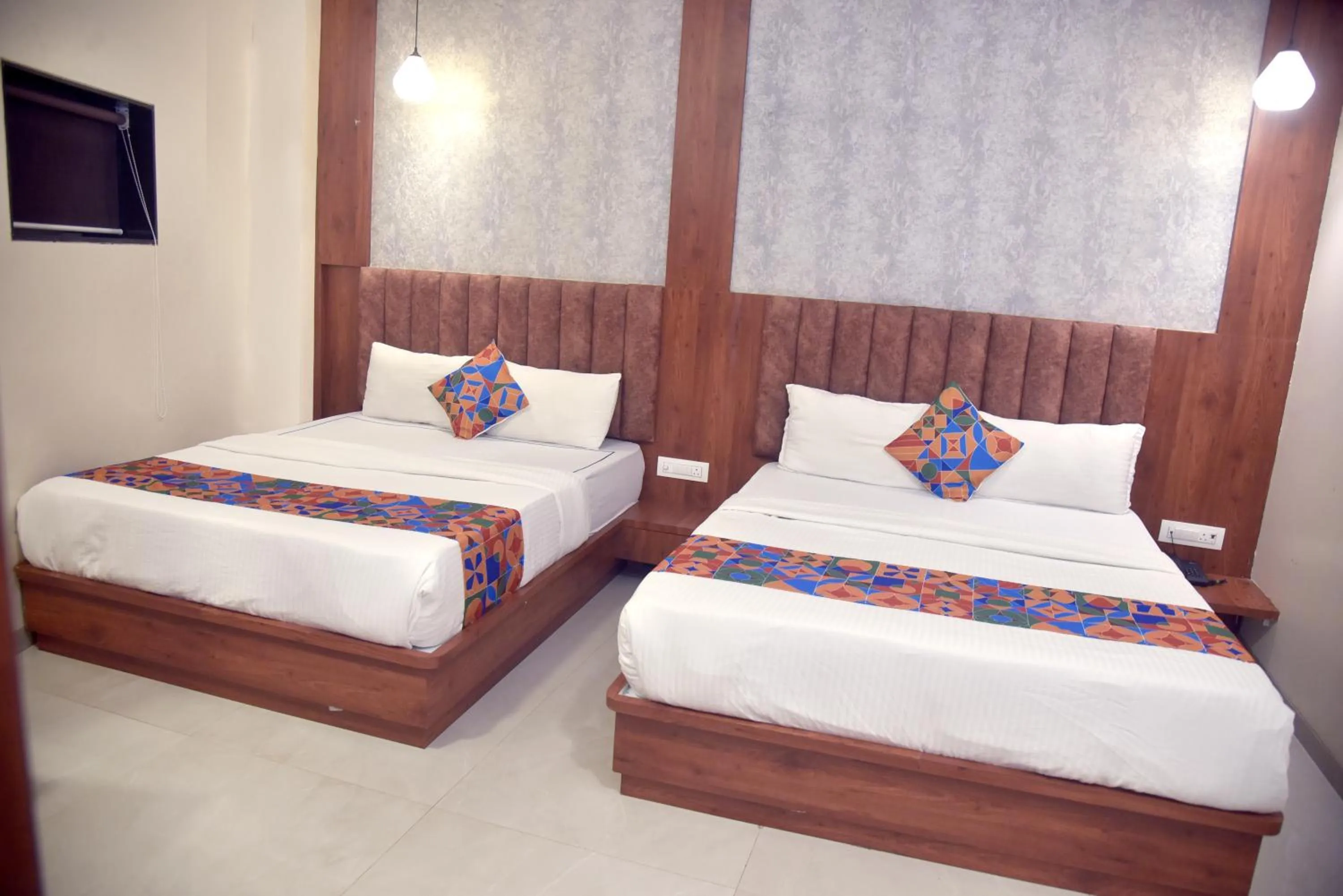 Bed in Hotel Pride Inn