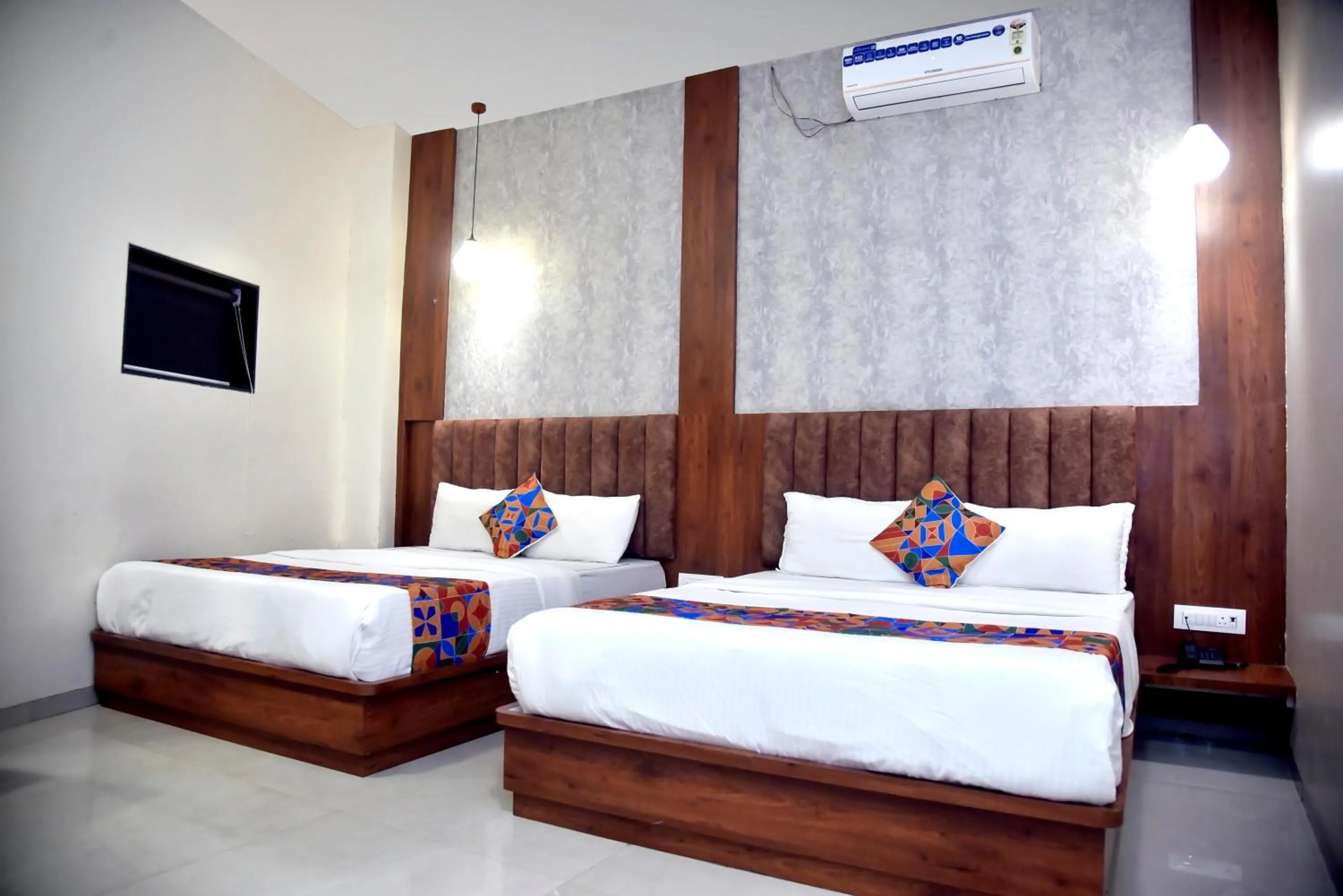 Bed in Hotel Pride Inn