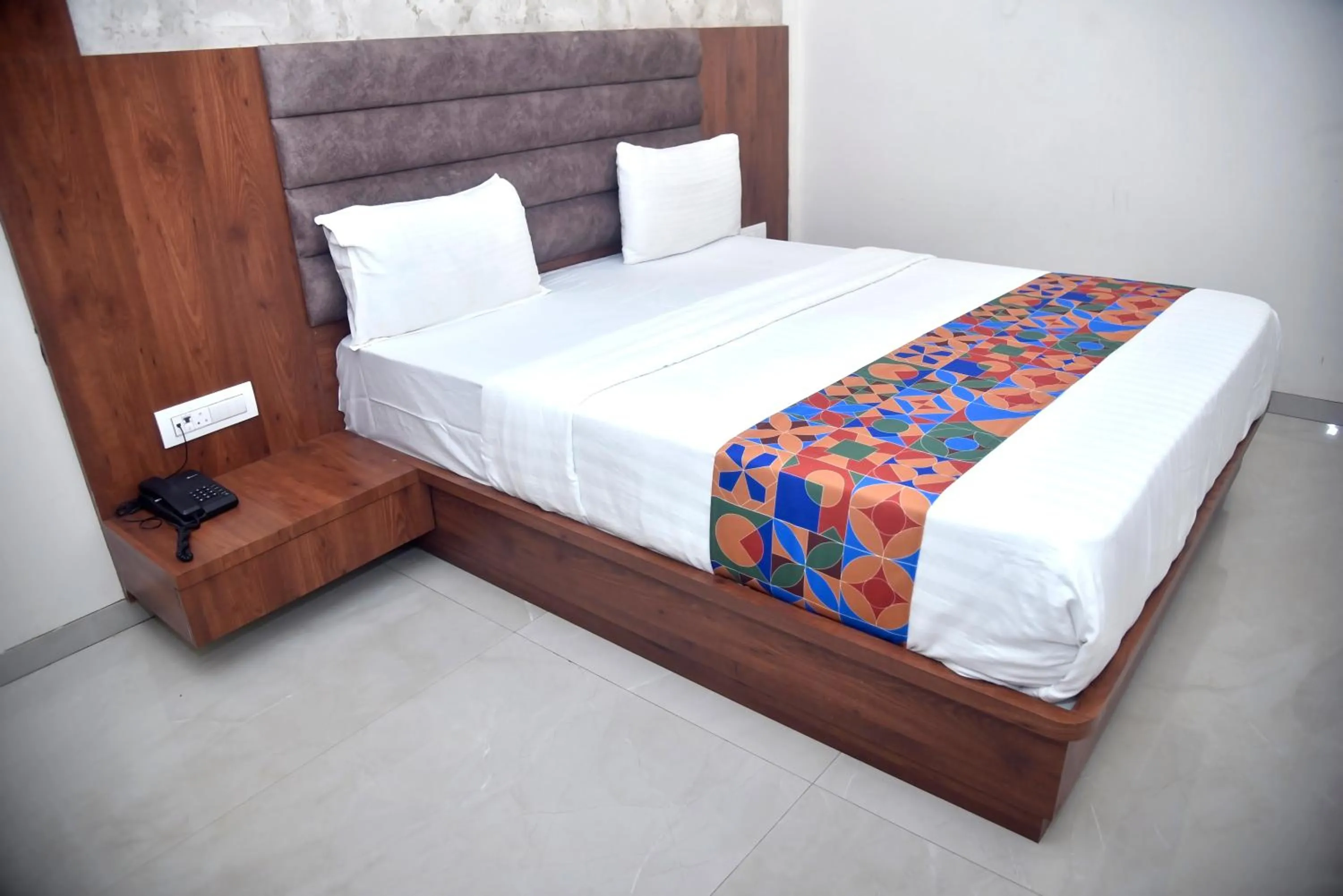 Bed in Hotel Pride Inn