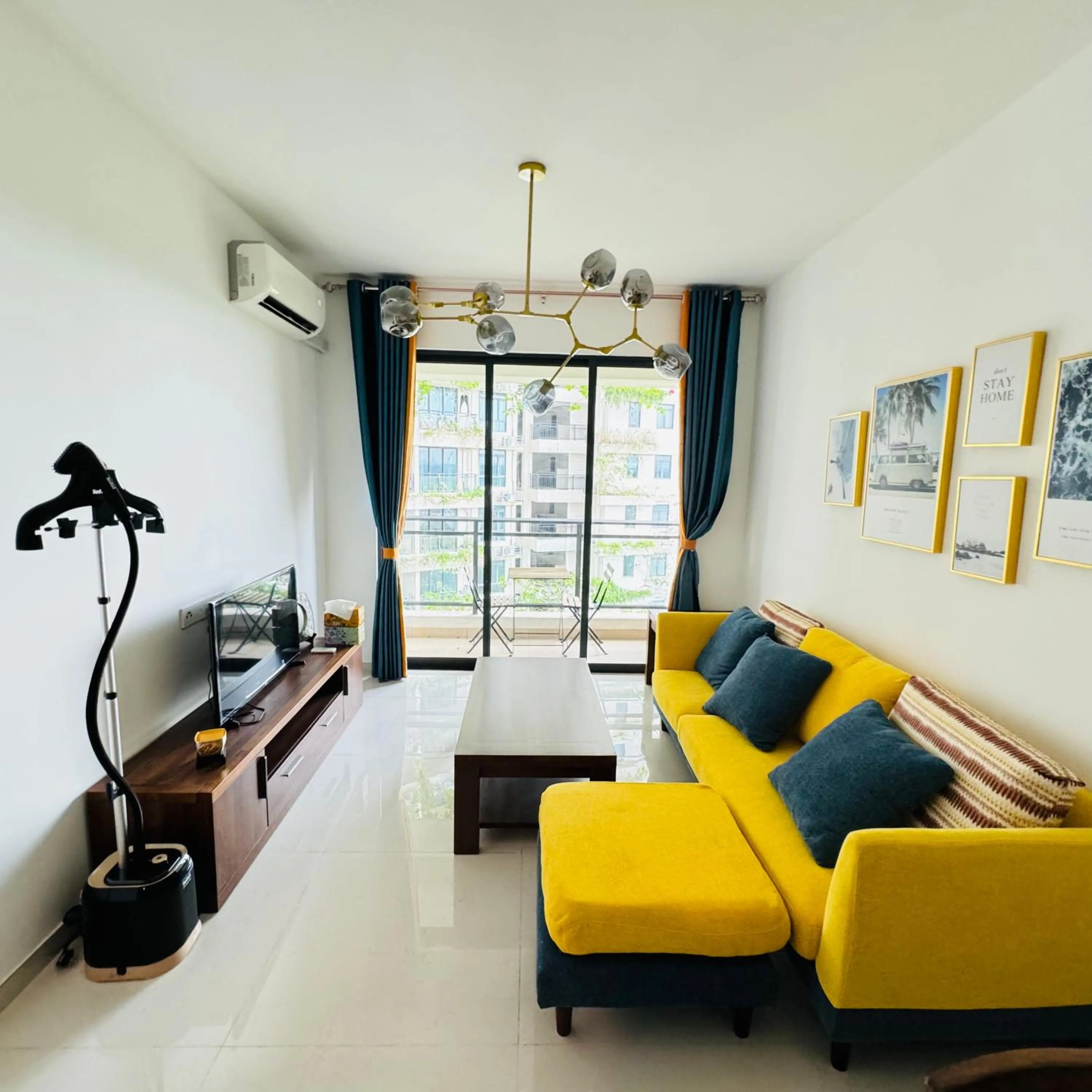 Cozy 2B1R 3pax Condo Forest City C3-1002