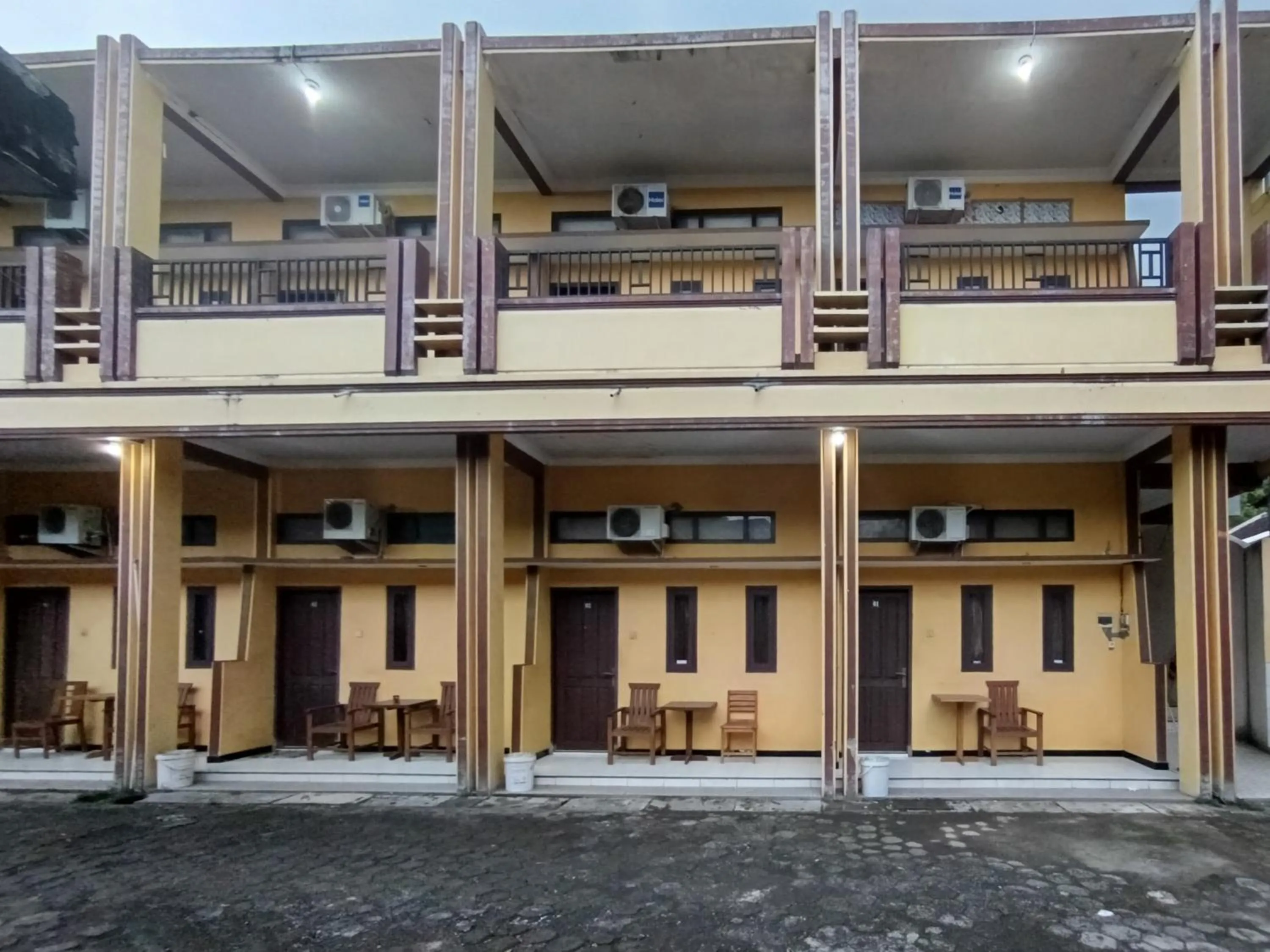 Facade/entrance in RedDoorz at Ratu Homestay Syariah Near Lippo Mall Banyuwangi