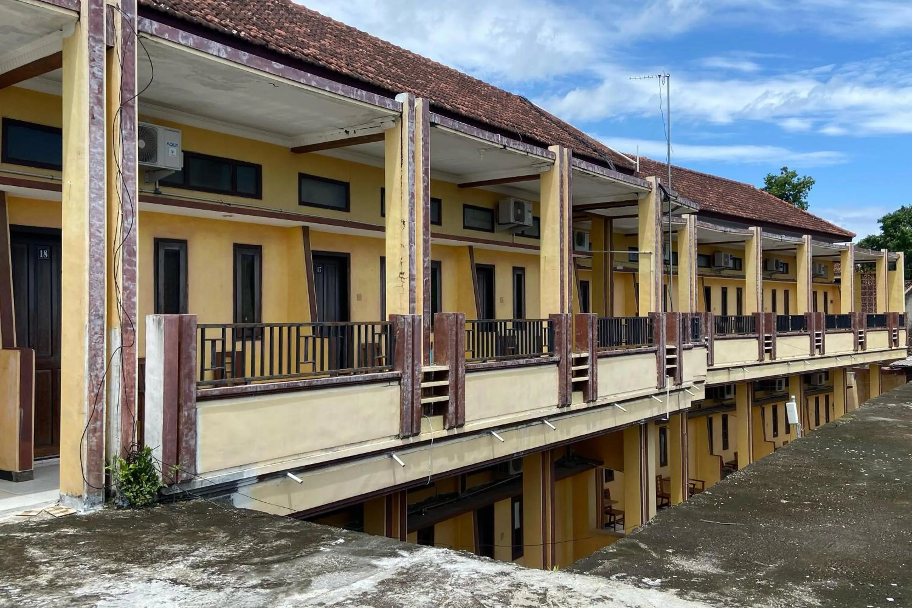 Facade/entrance in RedDoorz at Ratu Homestay Syariah Near Lippo Mall Banyuwangi