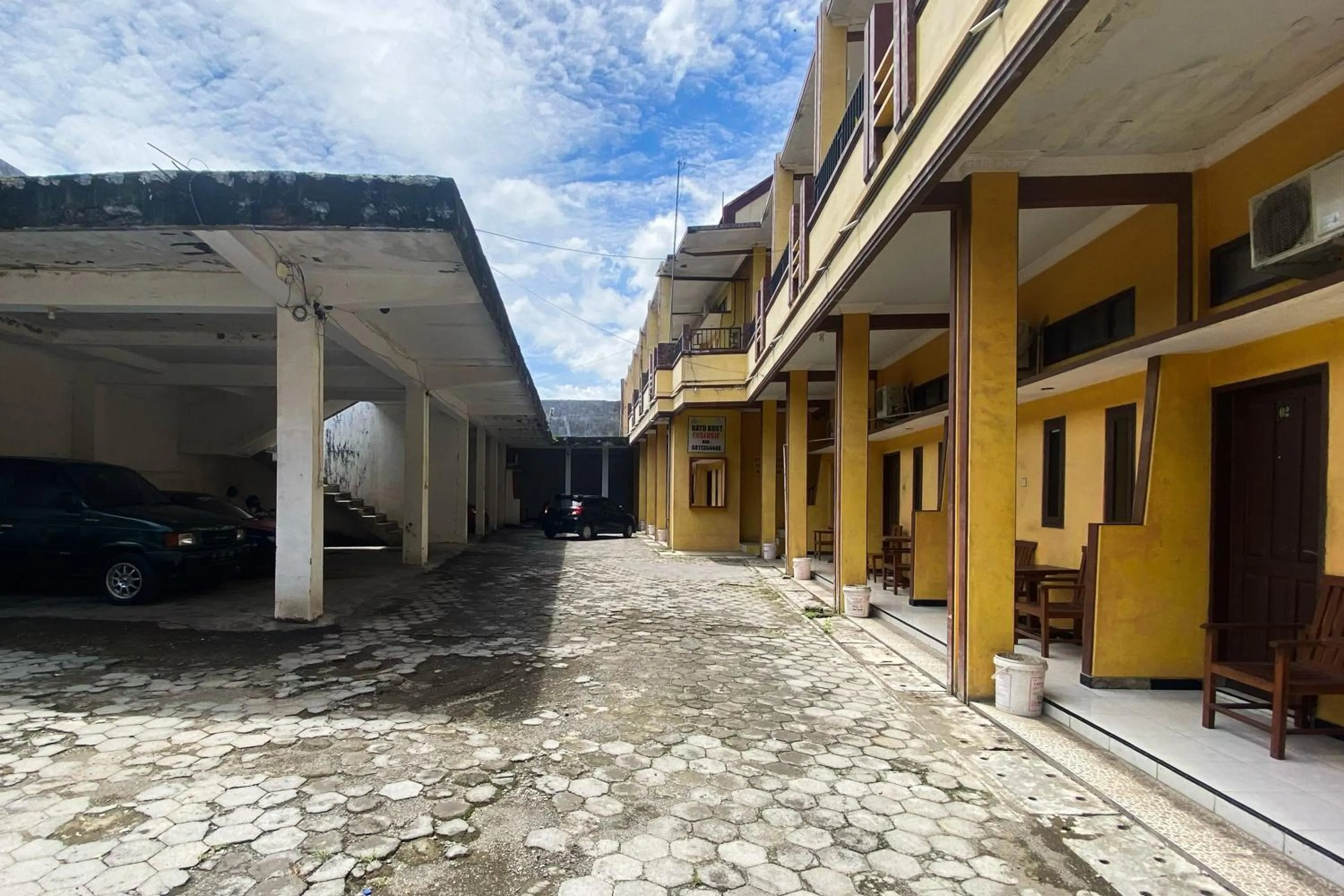 Facade/entrance in RedDoorz at Ratu Homestay Syariah Near Lippo Mall Banyuwangi