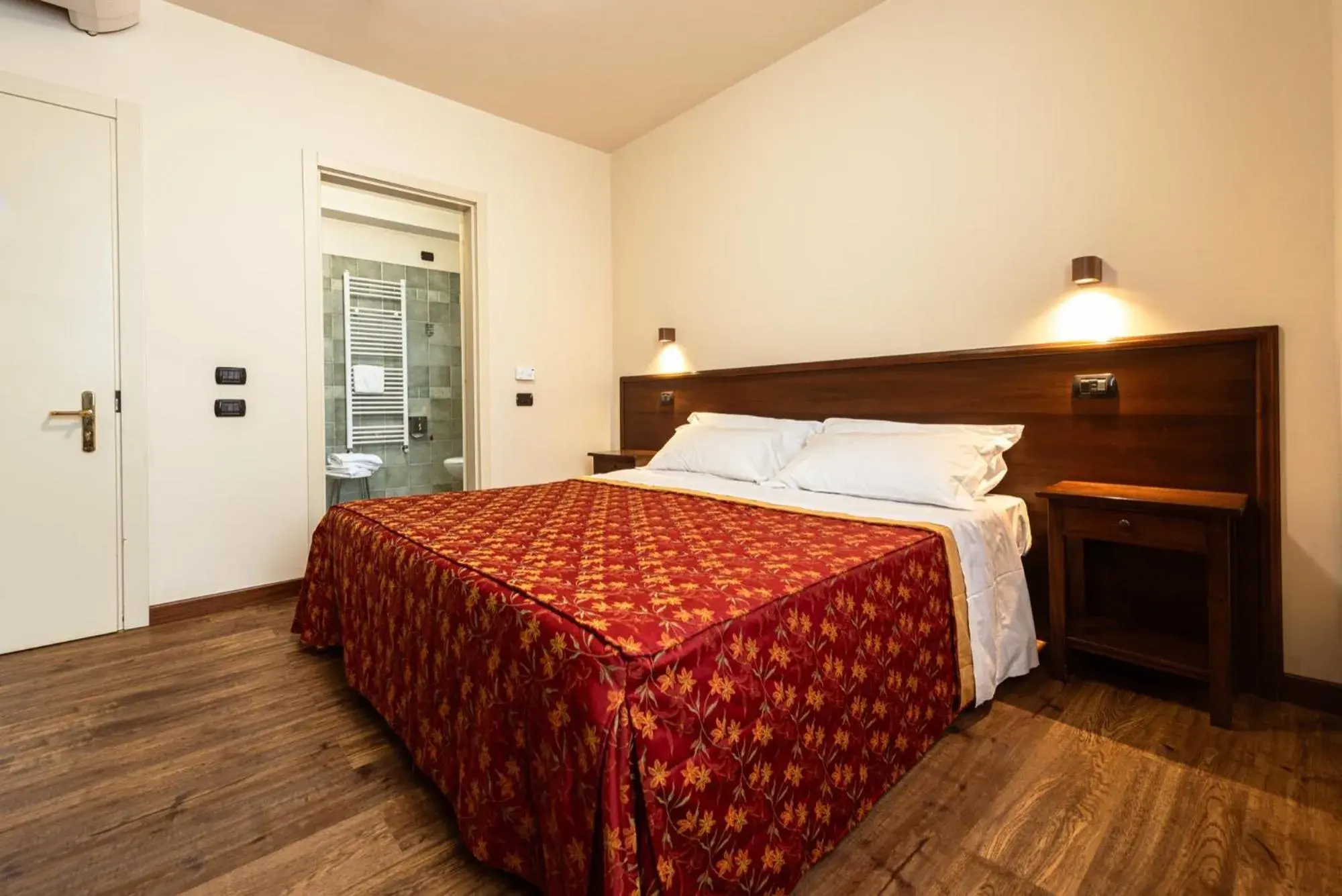 Double or Twin Room in Dimora San Secondo Double or Twin Room in Dimora San Secondo
