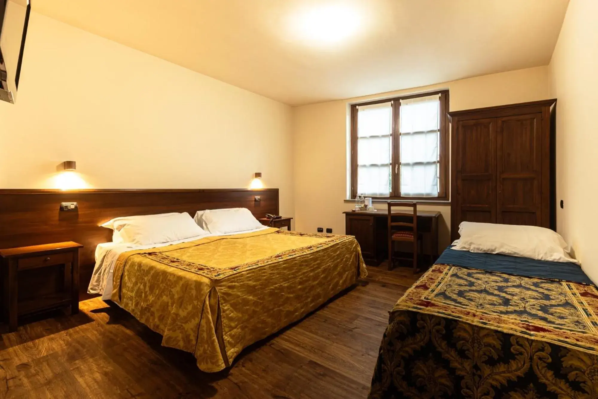 Photo of the whole room, Bed in Dimora San Secondo Photo of the whole room, Bed in Dimora San Secondo