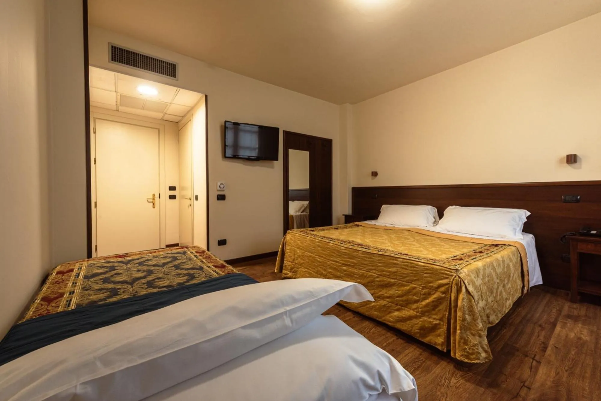 Photo of the whole room, Bed in Dimora San Secondo