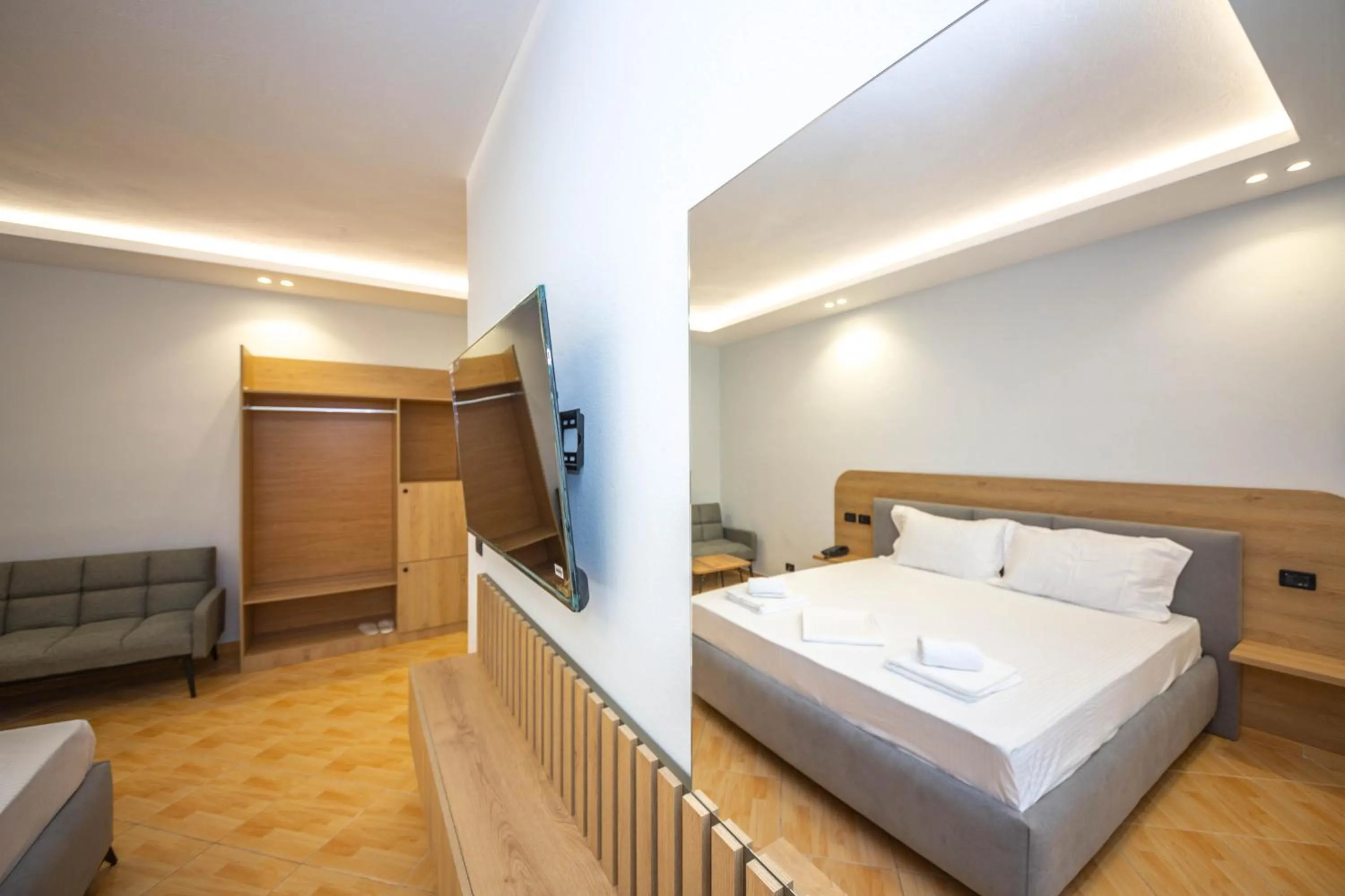 Deluxe Triple Room with Balcony and Sea View in Hotel Sea Breeze