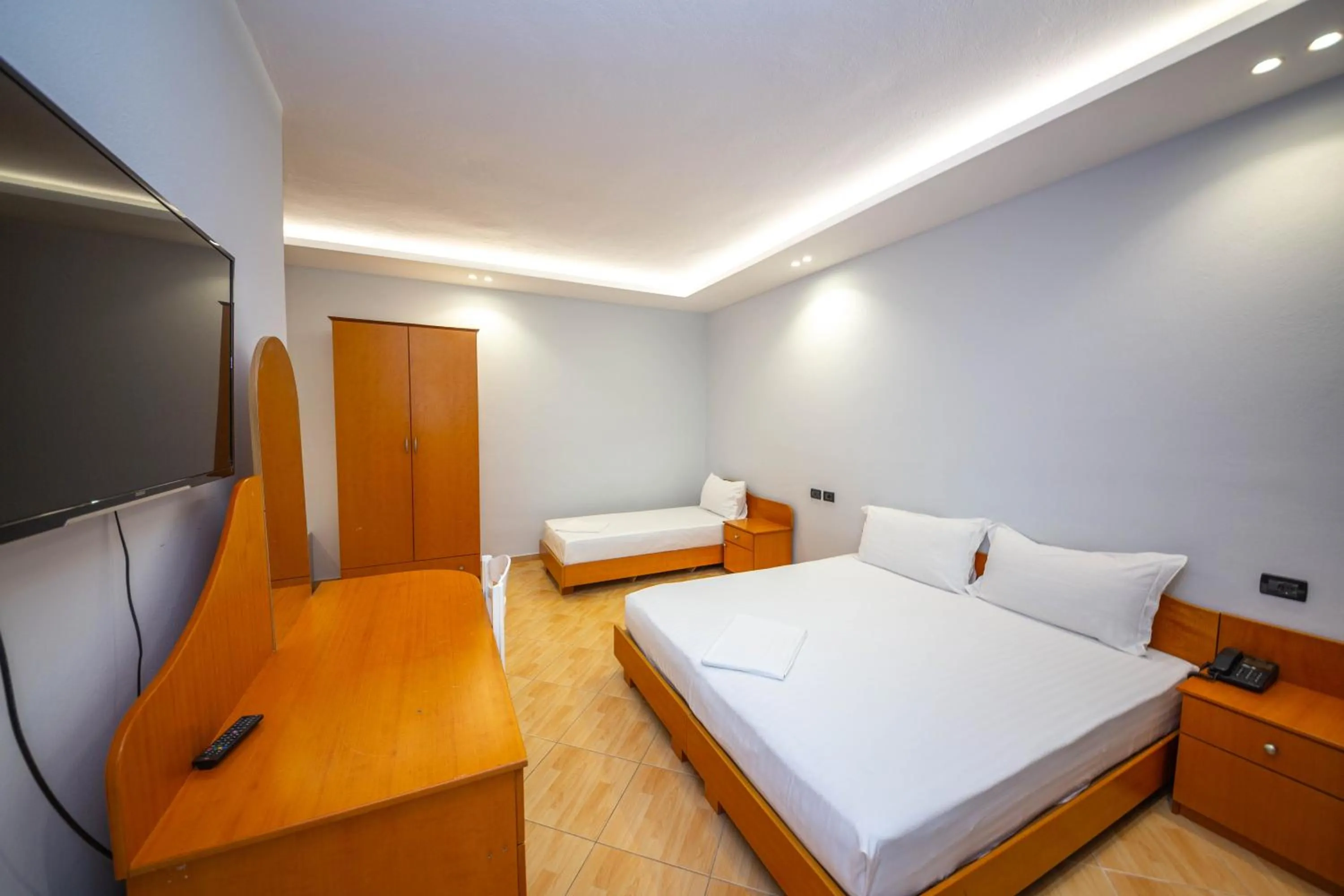 Deluxe Triple Room with Balcony and Side Sea View in Hotel Sea Breeze