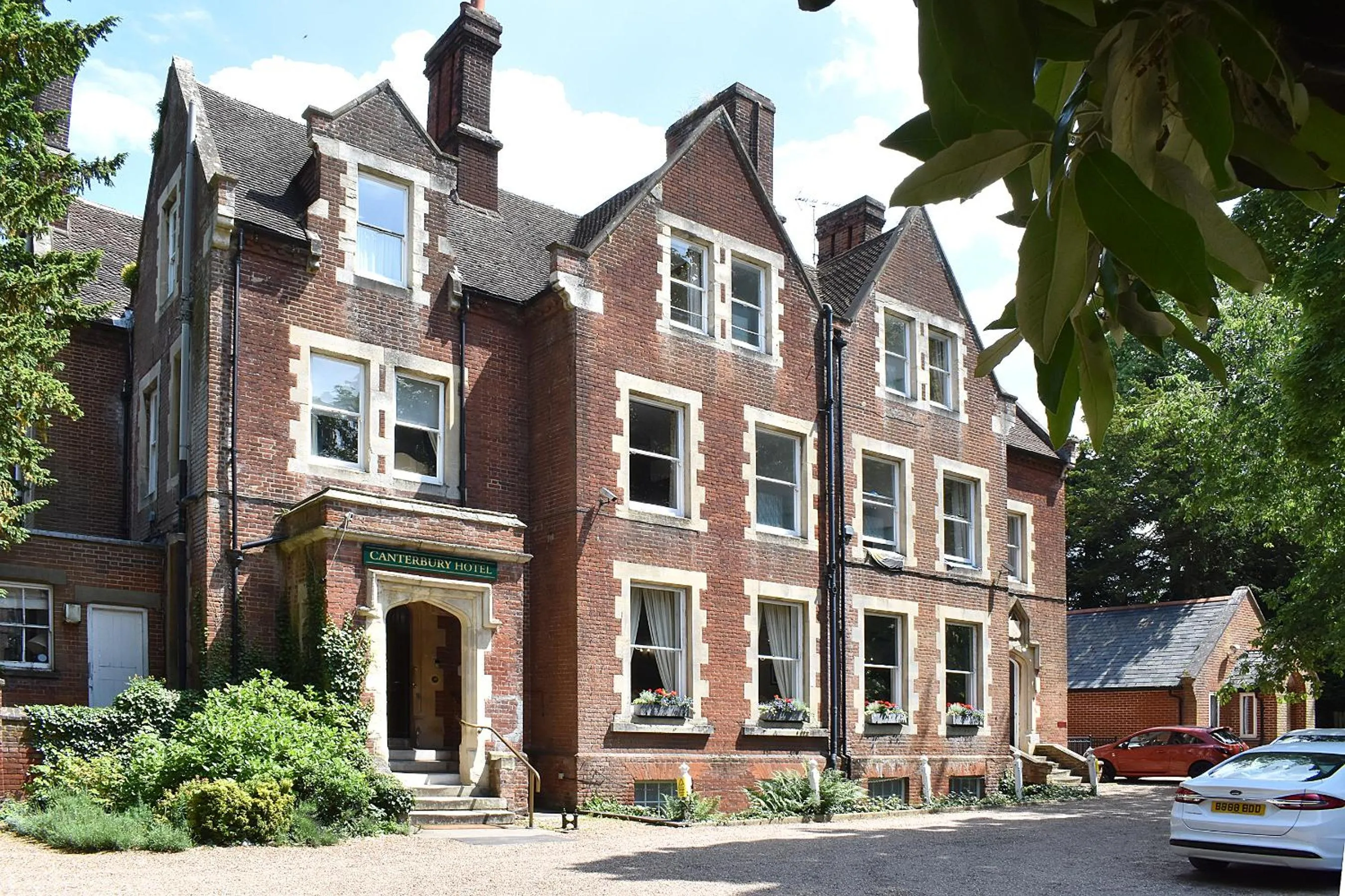 Street view in Canterbury Hotel Cottages and Apartments