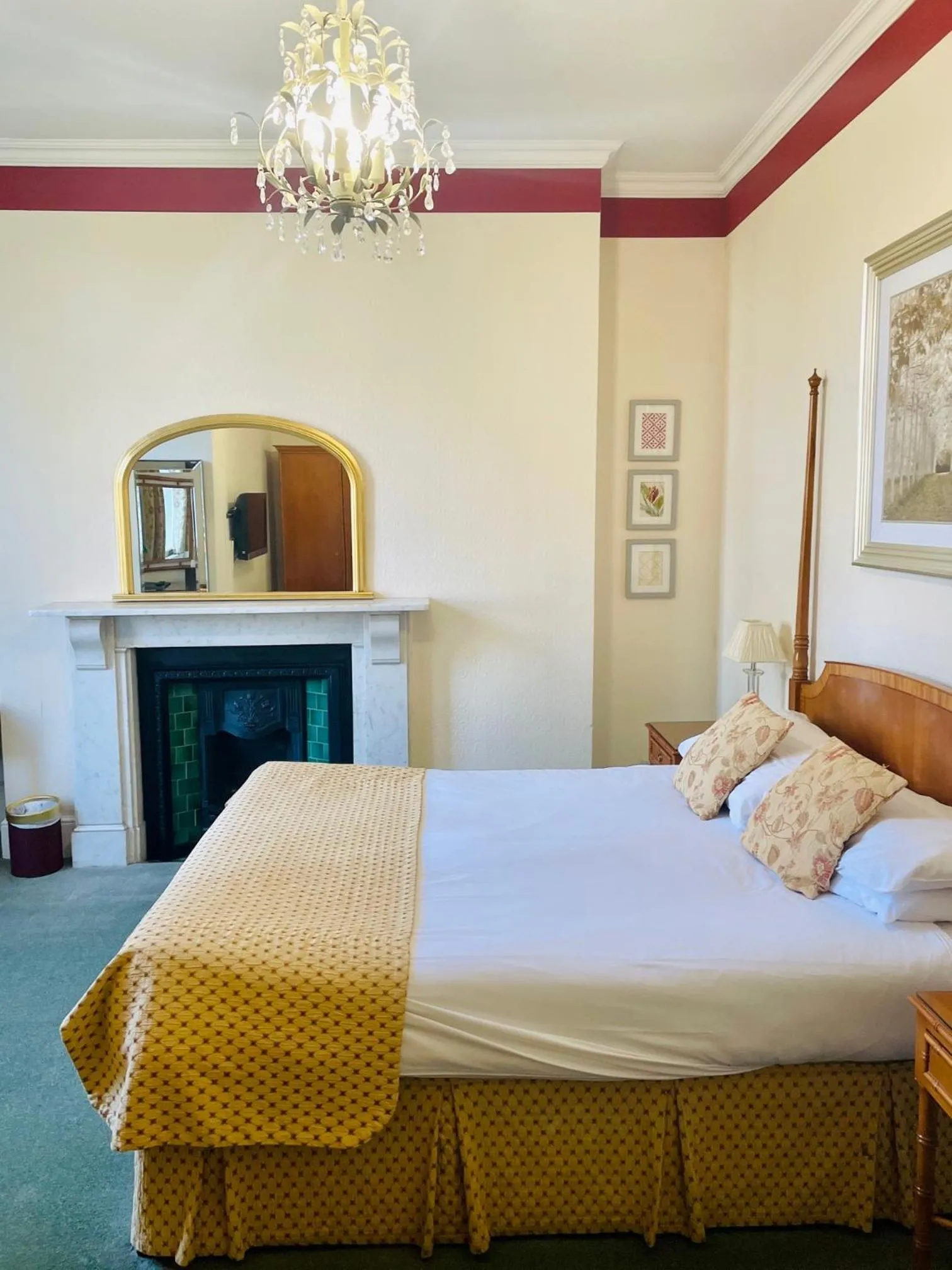 Bedroom, Bed in Canterbury Hotel Cottages and Apartment's