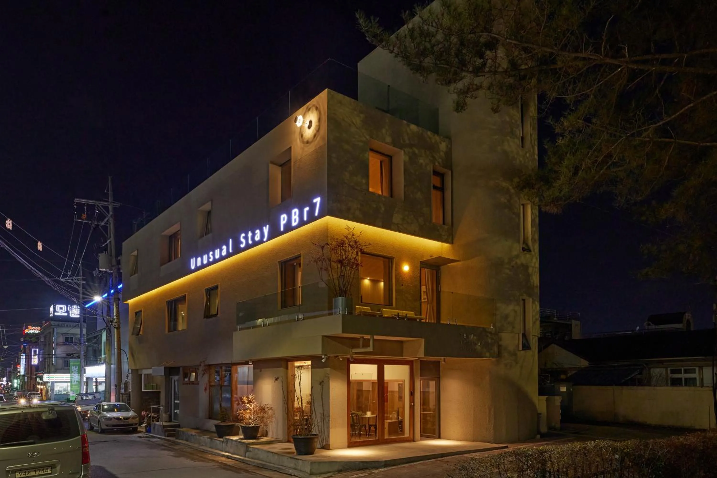PBr7 Hotel Unusual Stay
