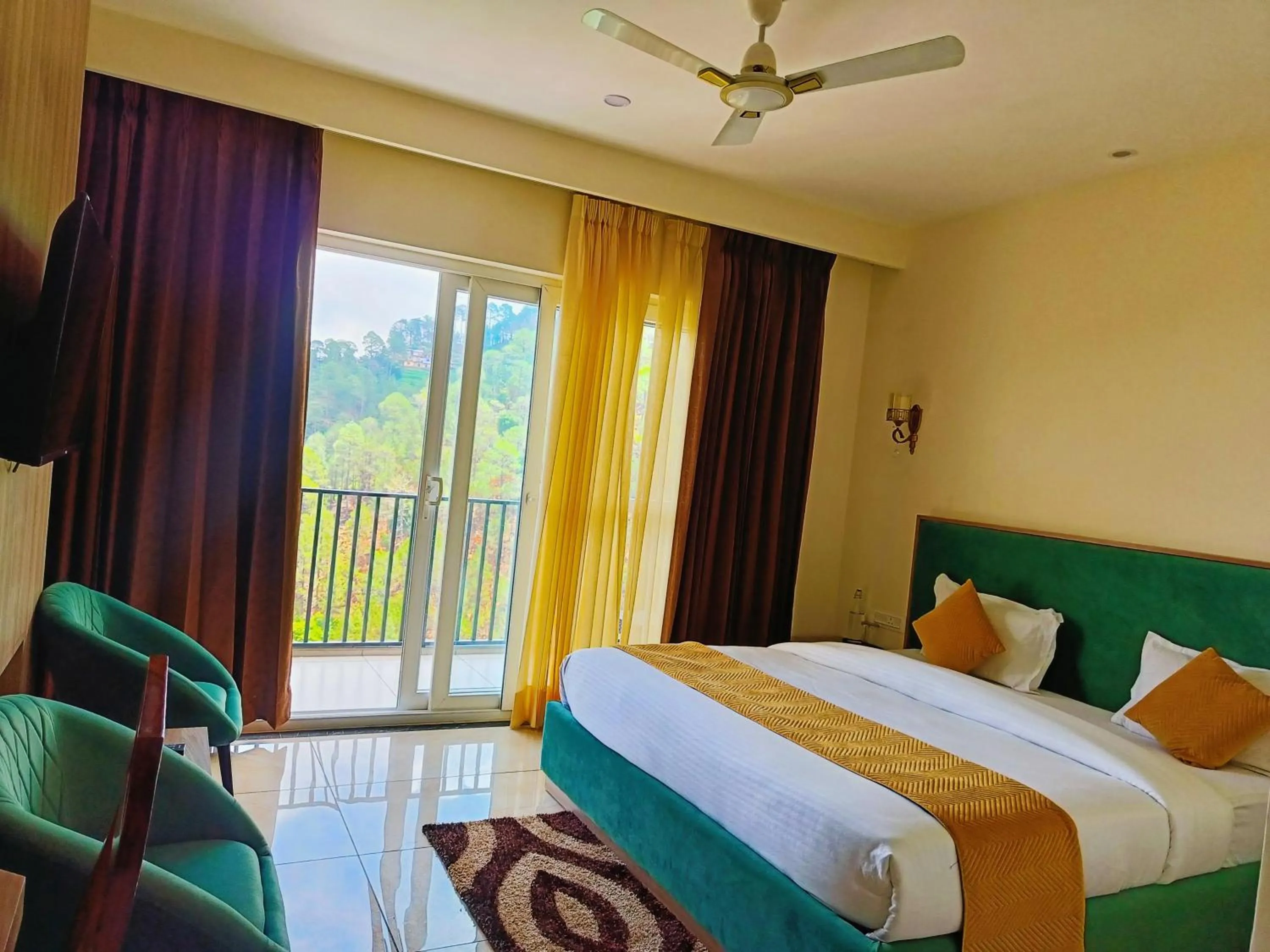 Bed in Hotel Pines & Peaks Dalhousie