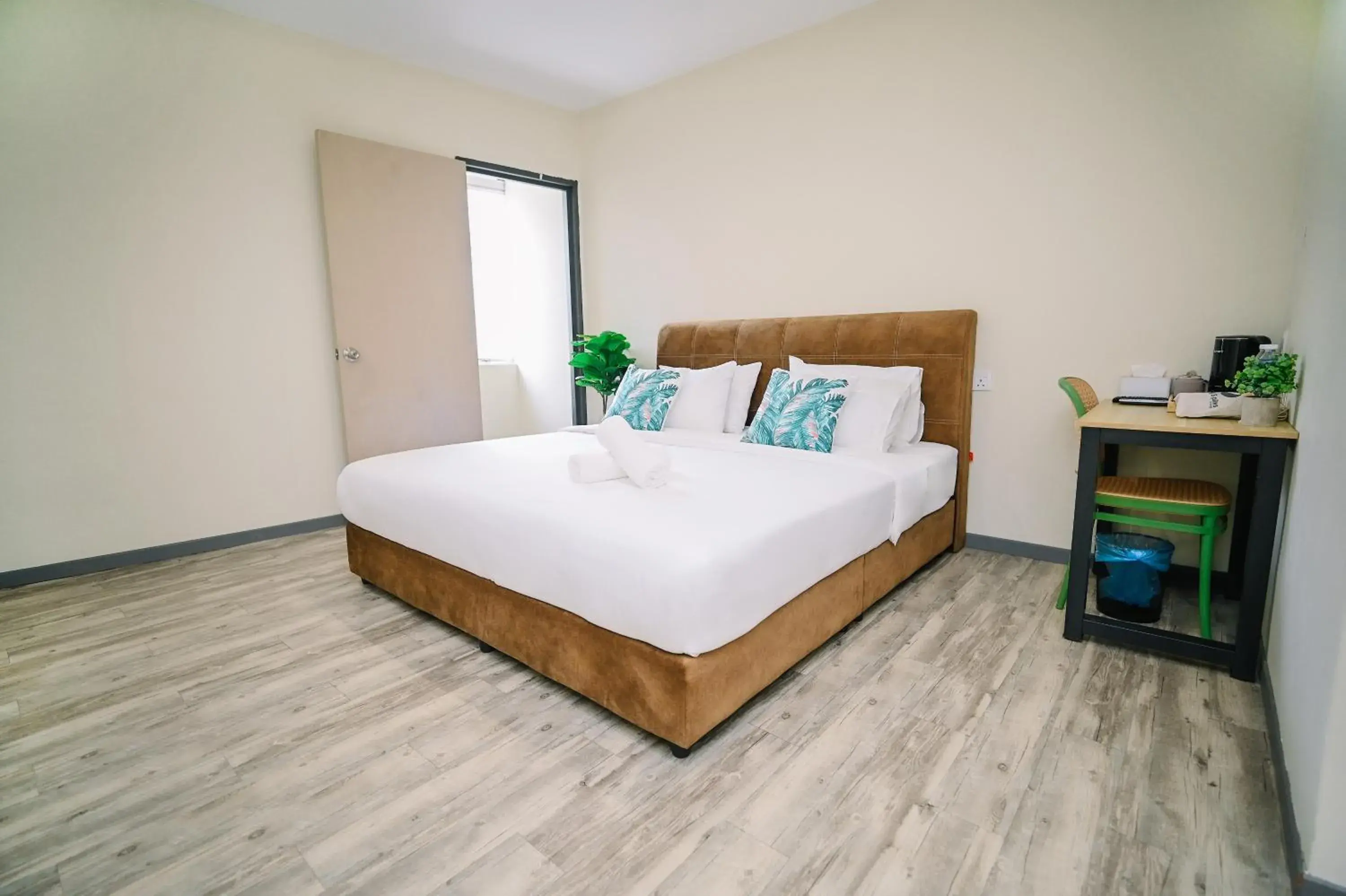 Deluxe King Room in Swing & Pillows - Putrajaya Selangor Deluxe King Room in Swing & Pillows - Putrajaya Selangor