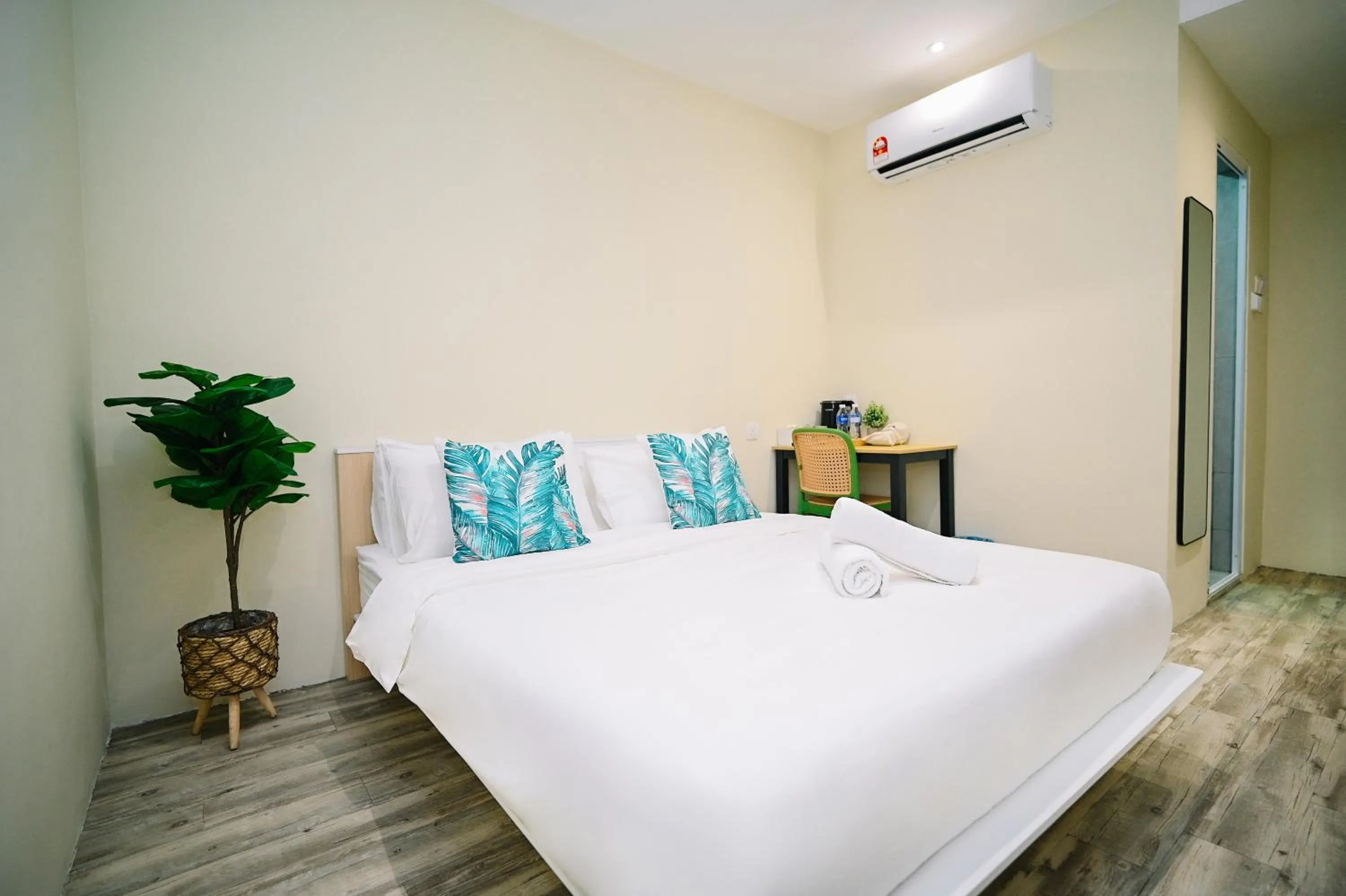 Bed in Swing & Pillows - Putrajaya Selangor