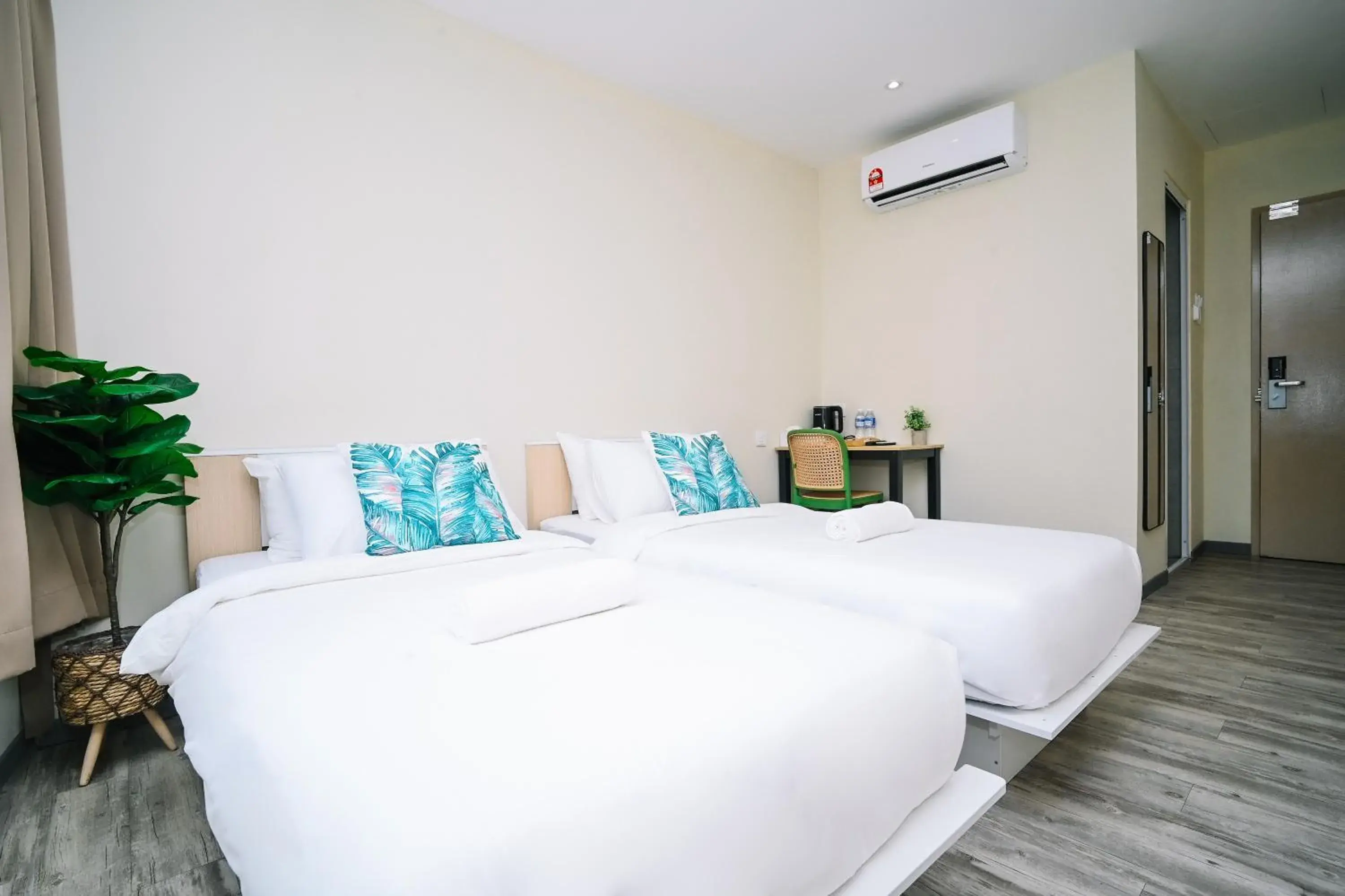 Bed in Swing & Pillows - Putrajaya Selangor Bed in Swing & Pillows - Putrajaya Selangor