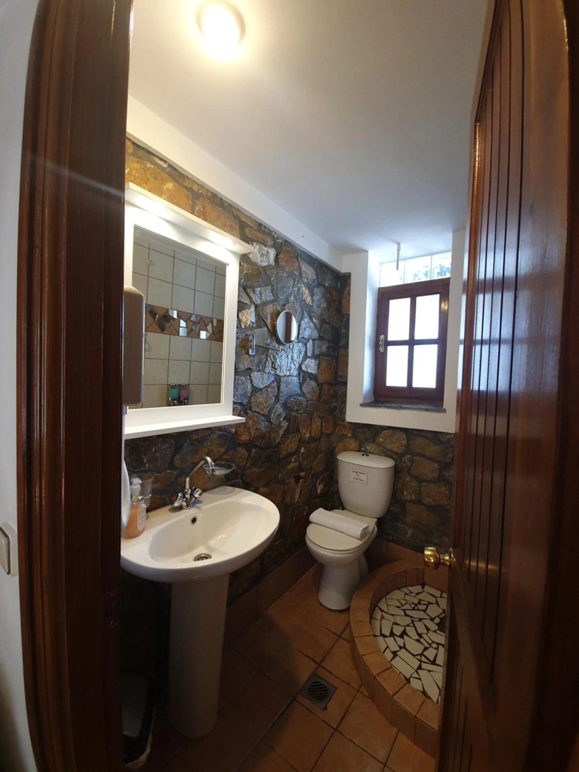 Bathroom in Elia Village by Irida Iris Group