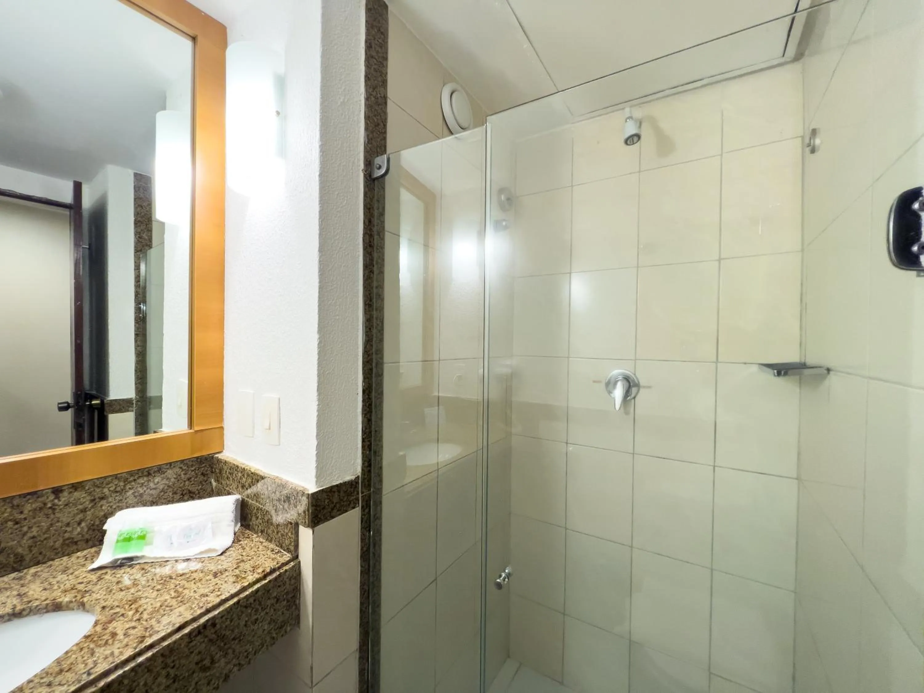 Bathroom in Praiamar Natal Hotel & Convention