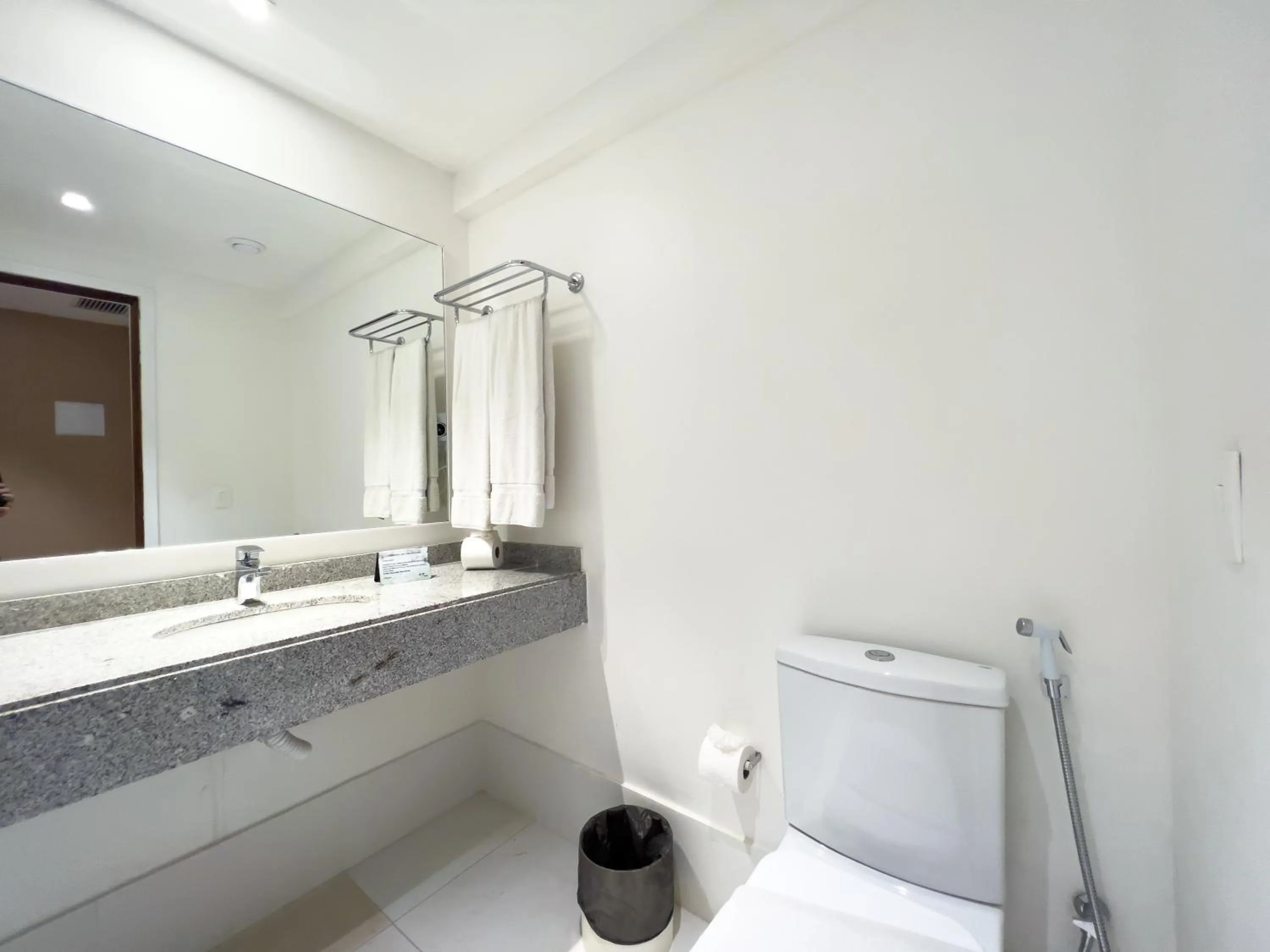 Toilet in Praiamar Natal Hotel & Convention