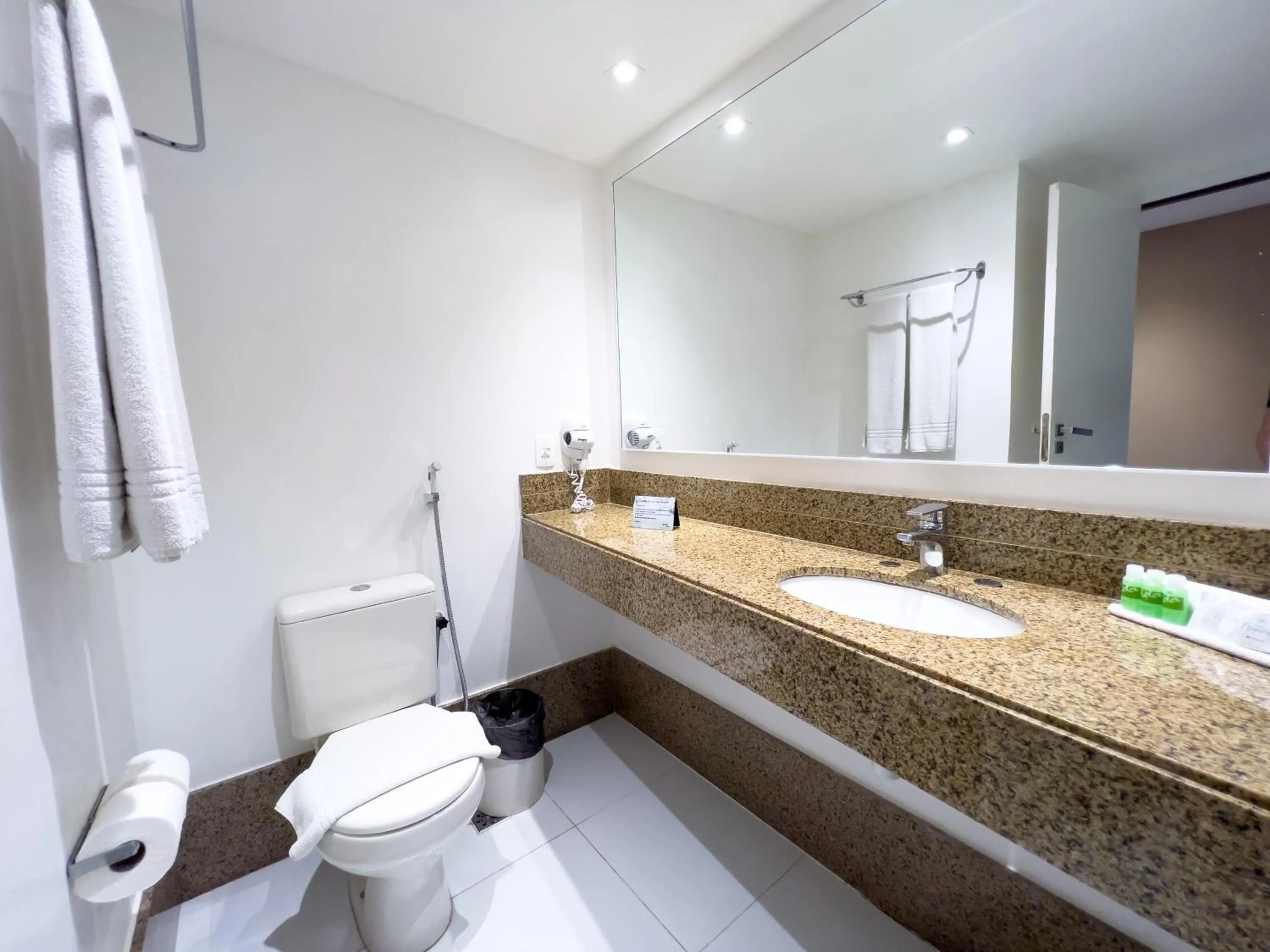 Bathroom in Praiamar Natal Hotel & Convention