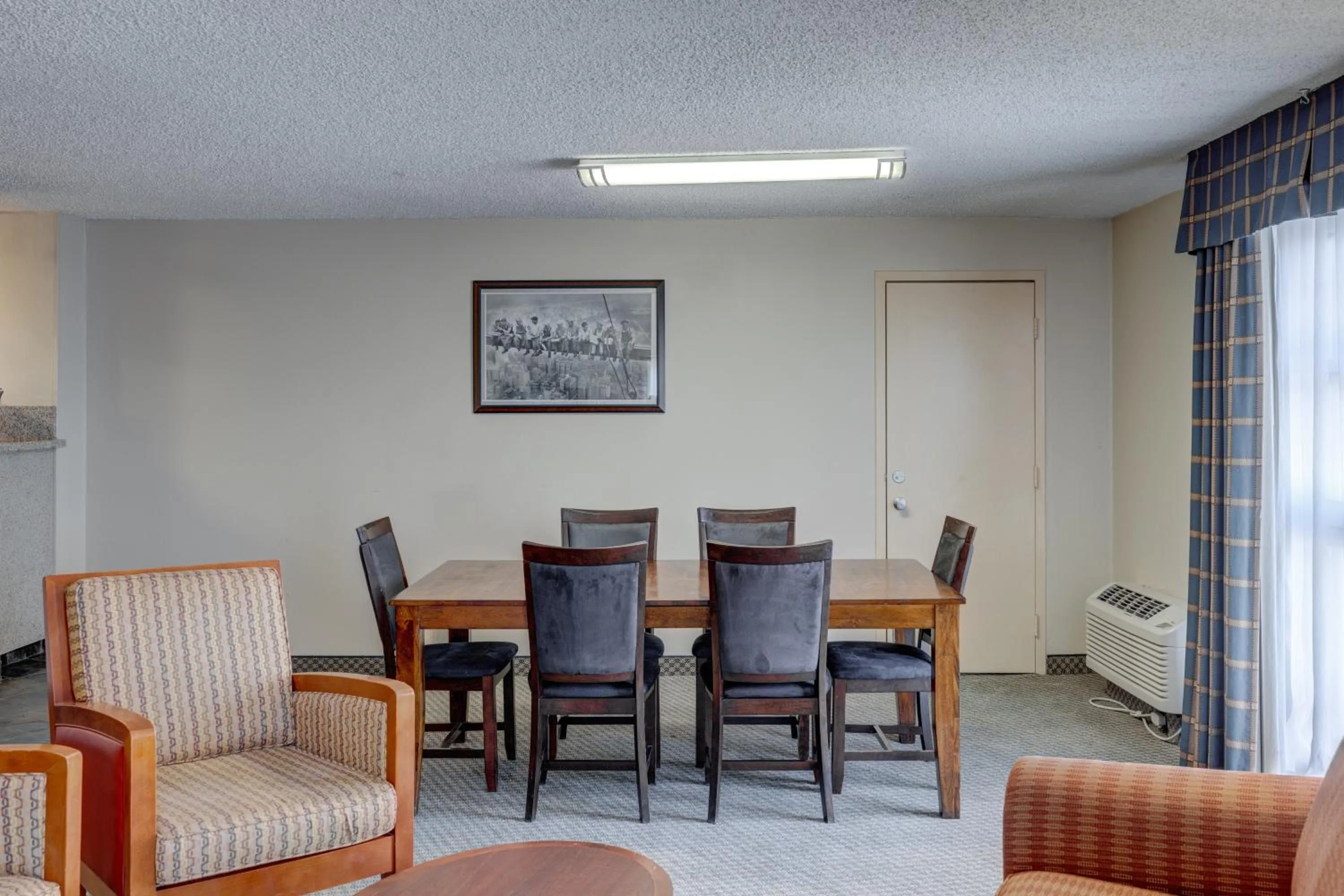 Dining area in Riverside Hotel