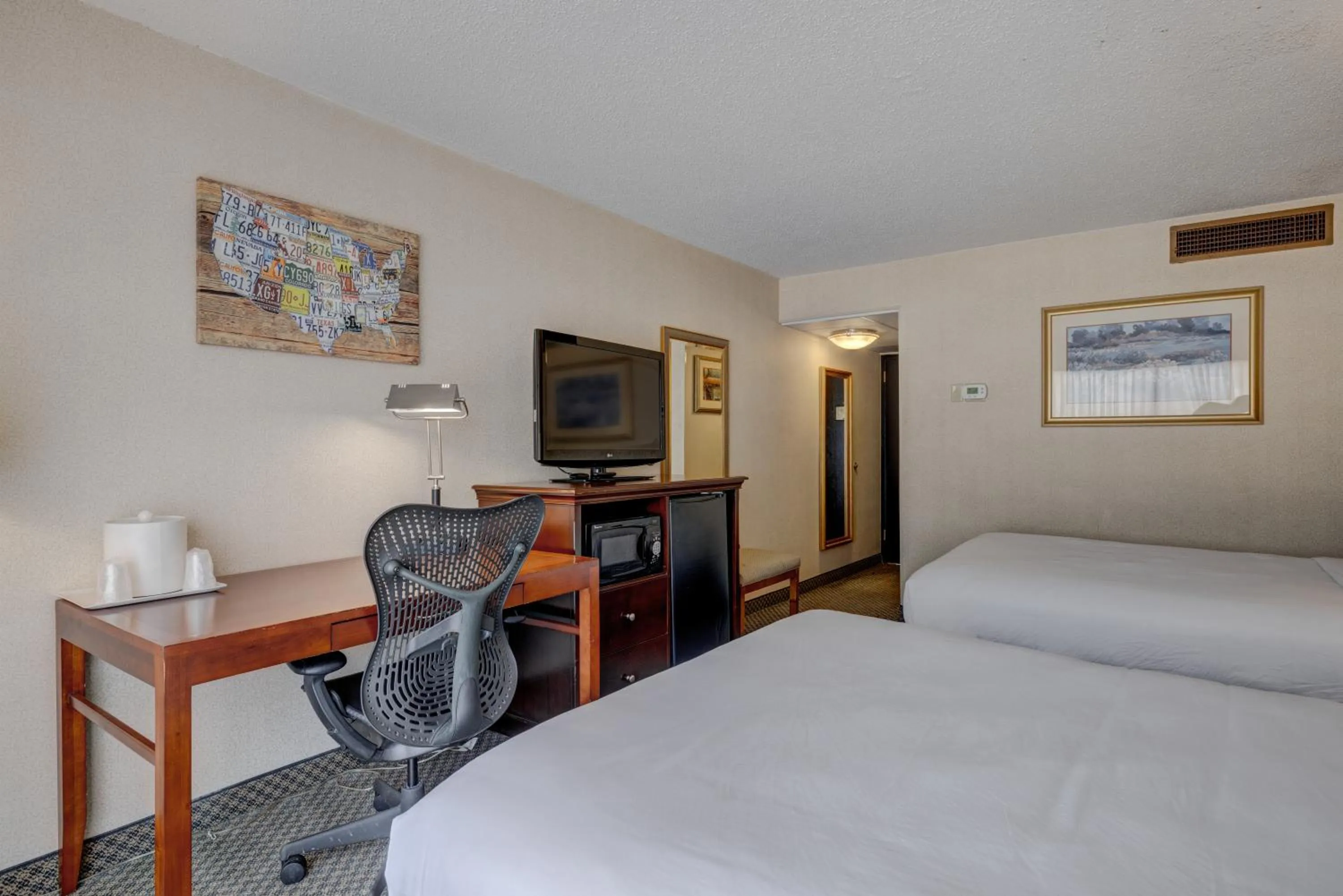 Photo of the whole room, Bed in Riverside Hotel