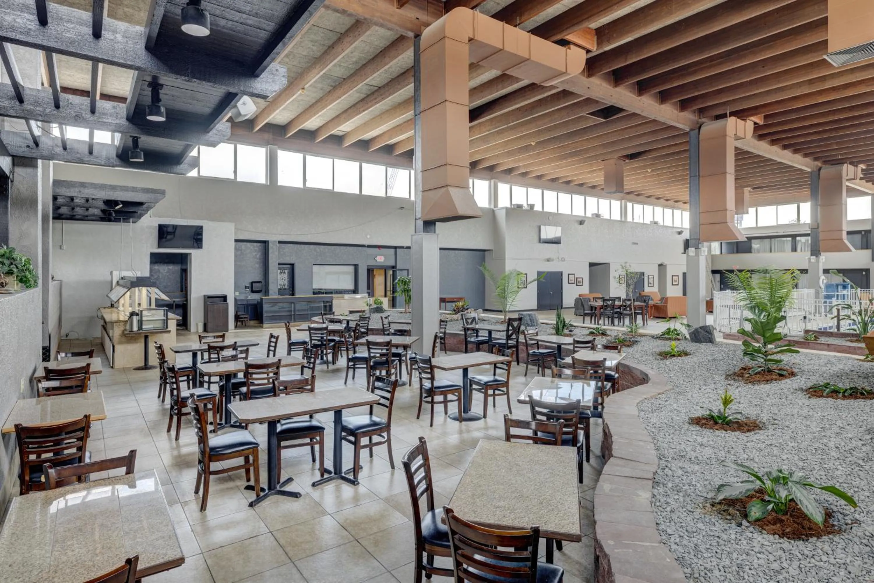 Restaurant/places to eat in Riverside Hotel