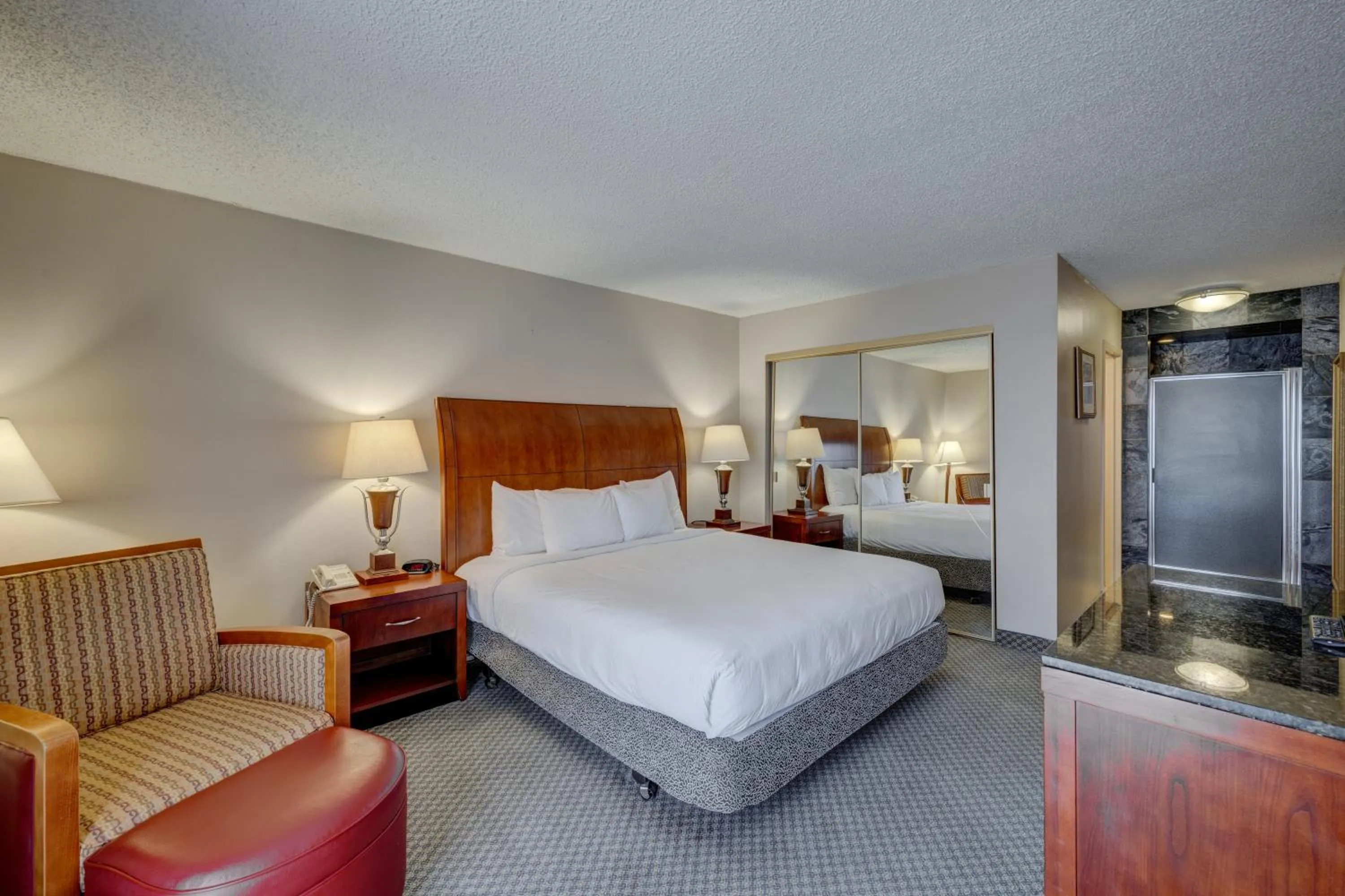 Shower, Bed in Riverside Hotel