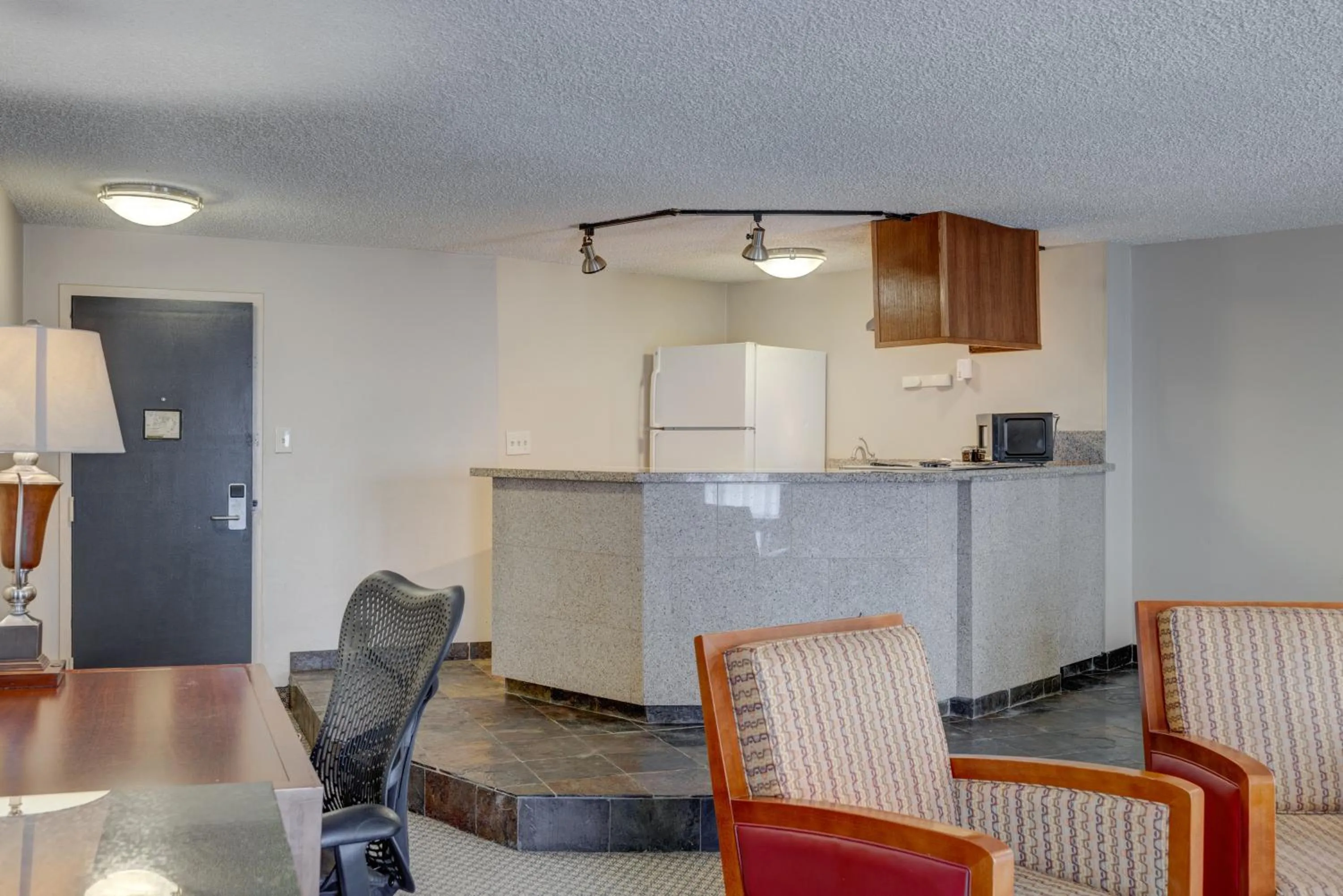 Kitchen or kitchenette in Riverside Hotel