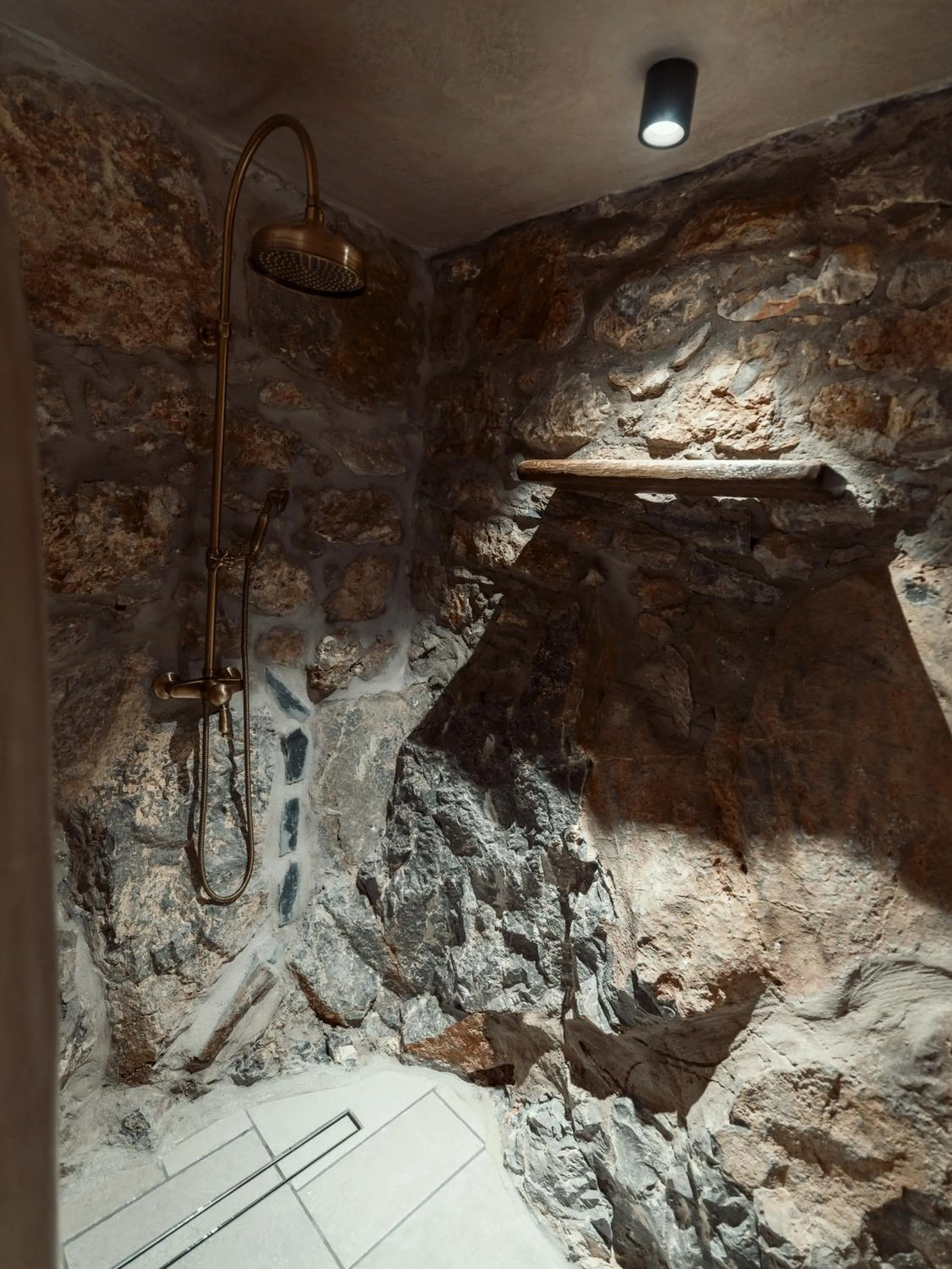 Shower in KaSeas Boutique Hotel