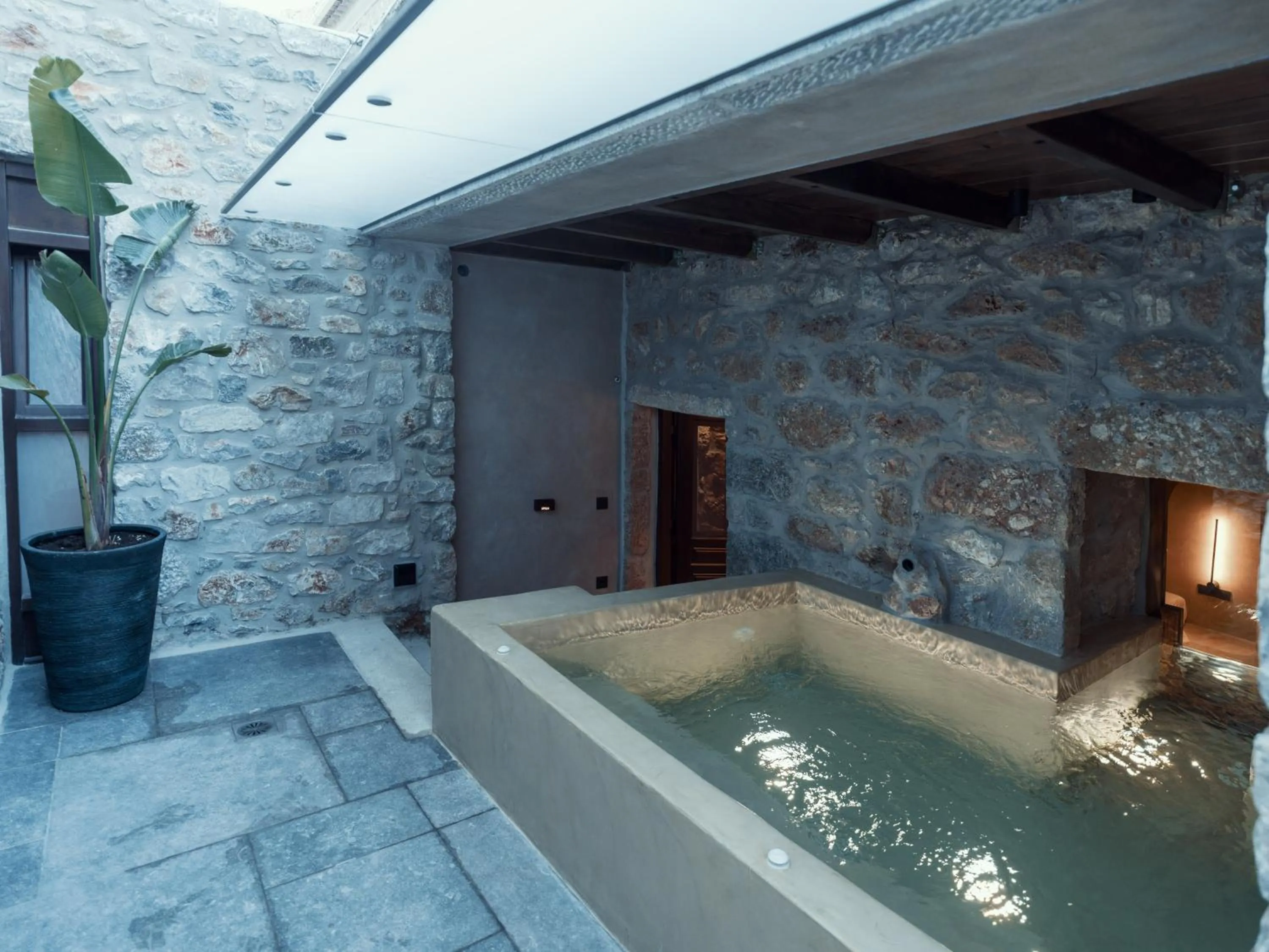 Hot Tub in KaSeas Boutique Hotel