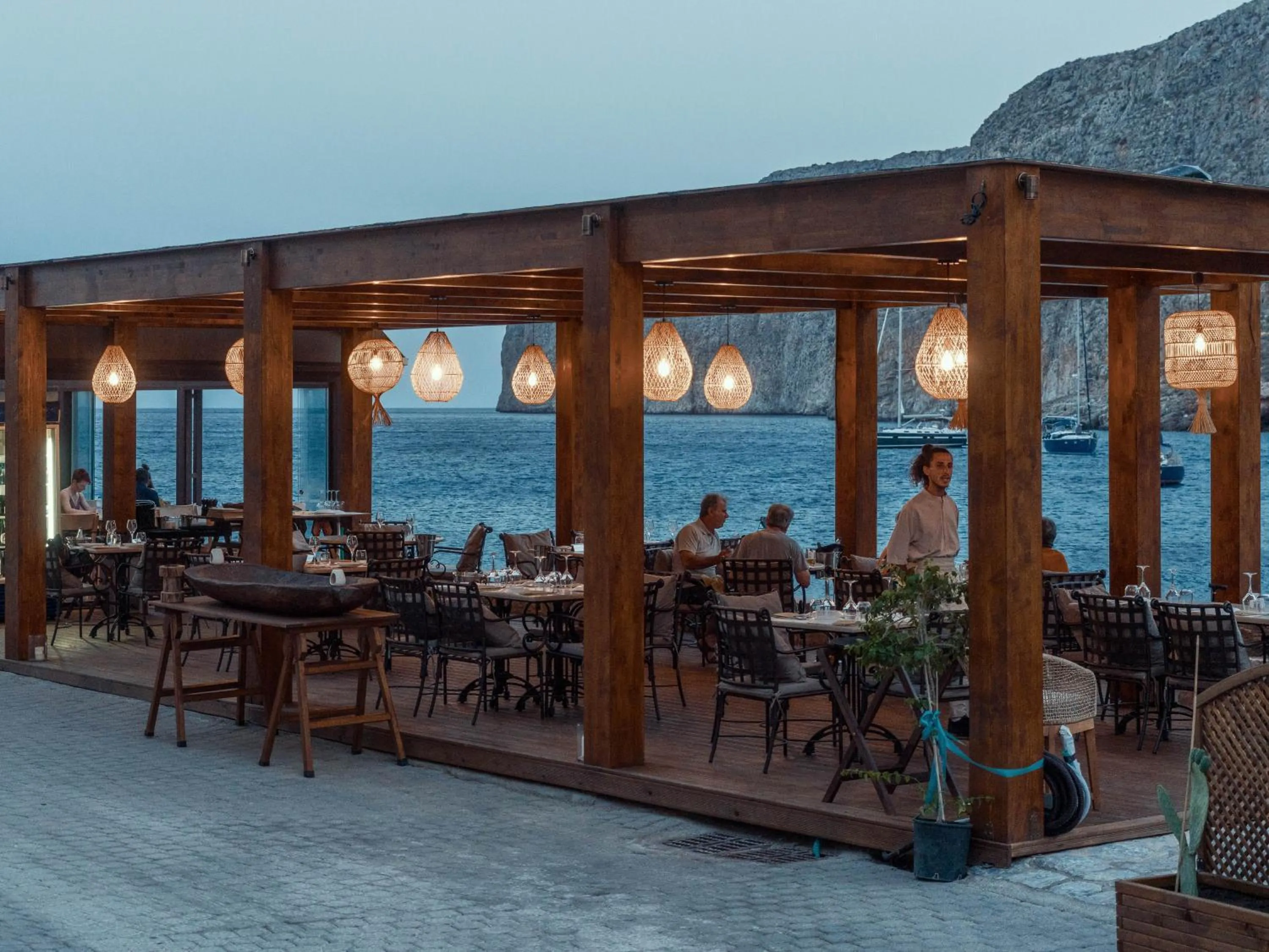 Restaurant/places to eat in KaSeas Boutique Hotel