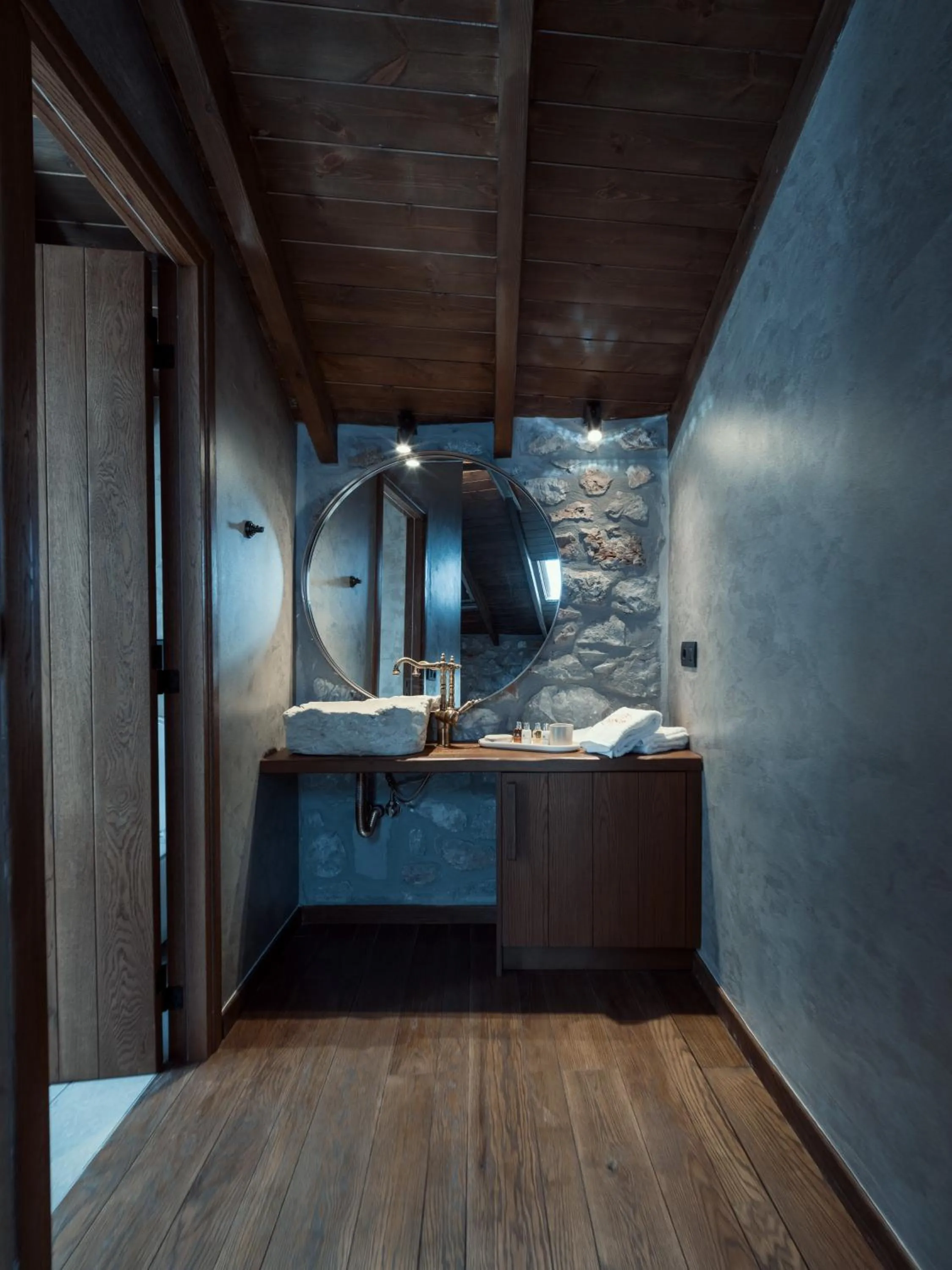 Bathroom, Bed in KaSeas Boutique Hotel