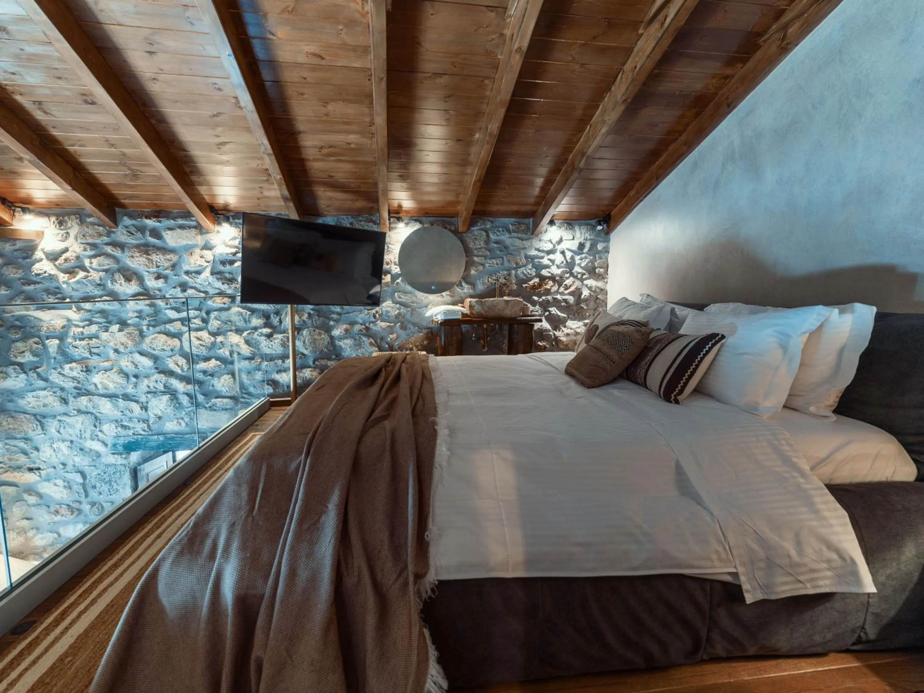 Photo of the whole room, Bed in KaSeas Boutique Hotel