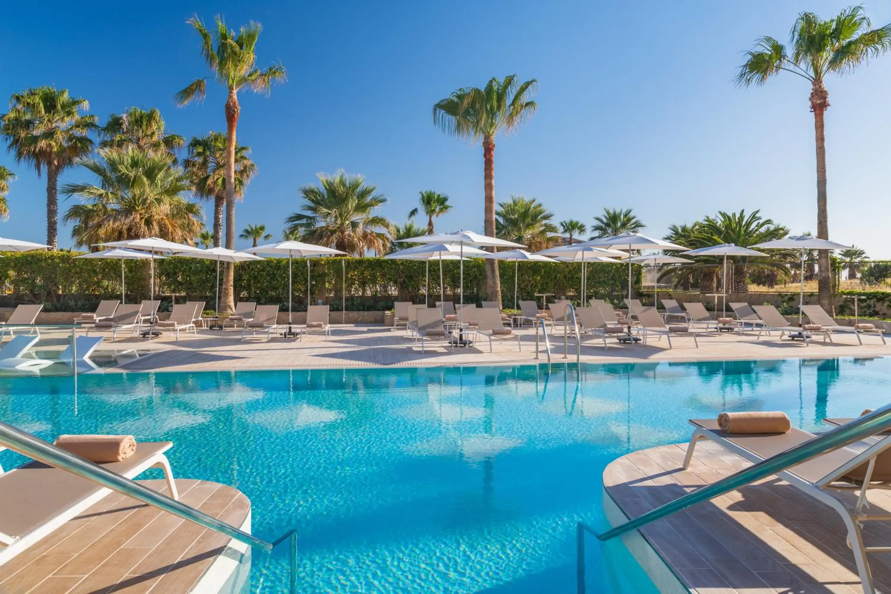 Pool view in Elba Costa Ballena Beach & Thalasso Resort Pool view in Elba Costa Ballena Beach & Thalasso Resort