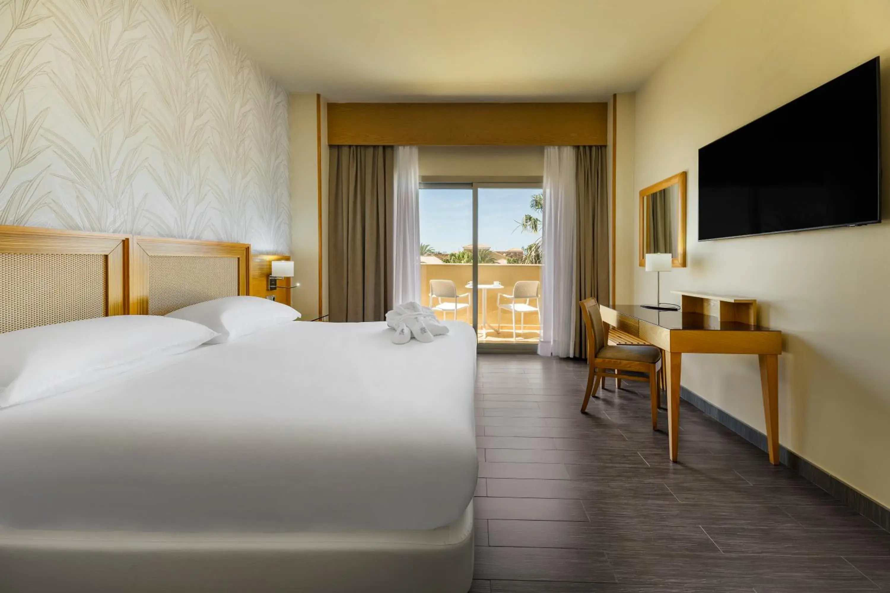 Photo of the whole room, Bed in Elba Costa Ballena Beach & Thalasso Resort Photo of the whole room, Bed in Elba Costa Ballena Beach & Thalasso Resort