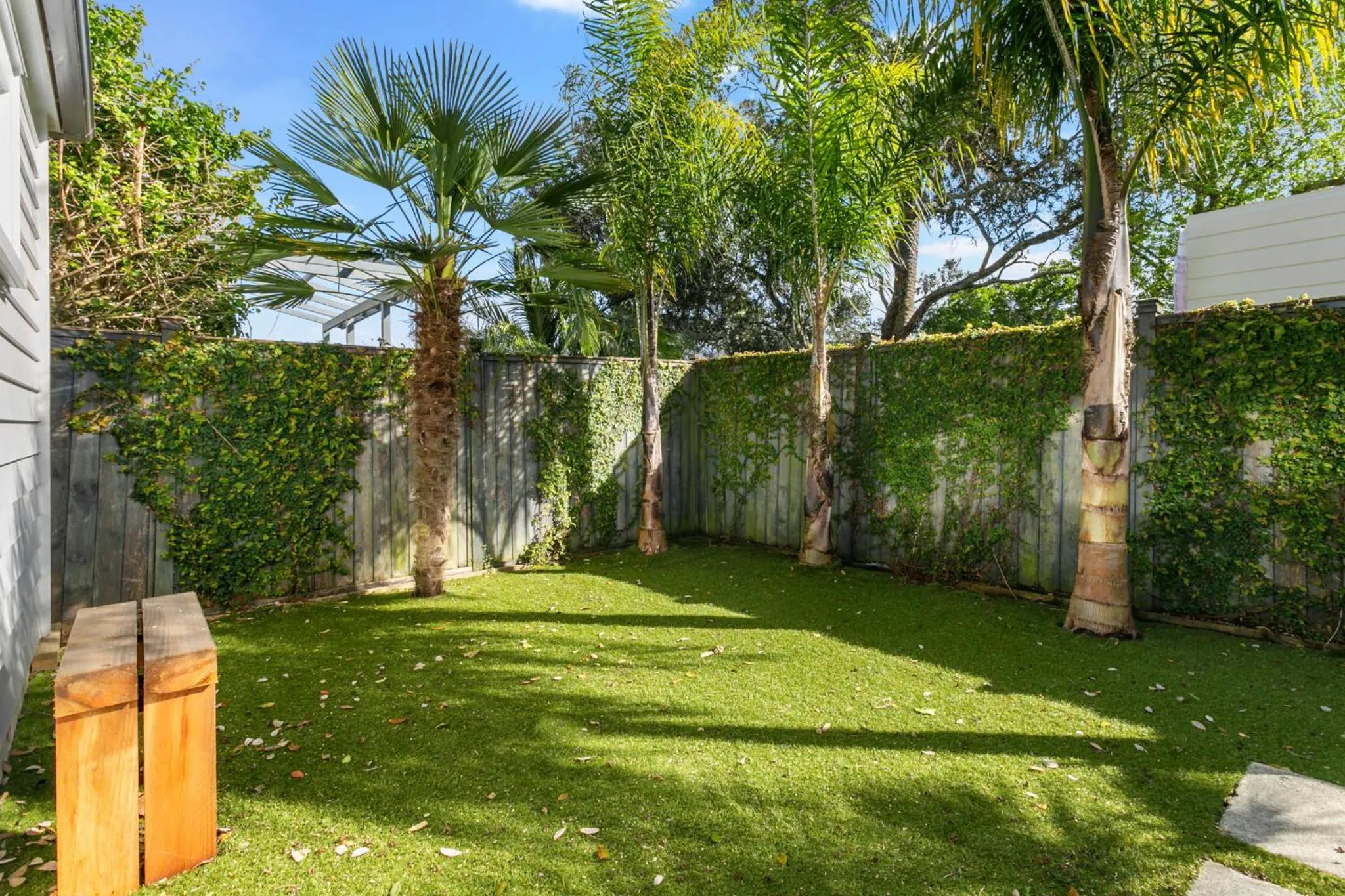Garden in Freemans Bay Home by Urban Rest