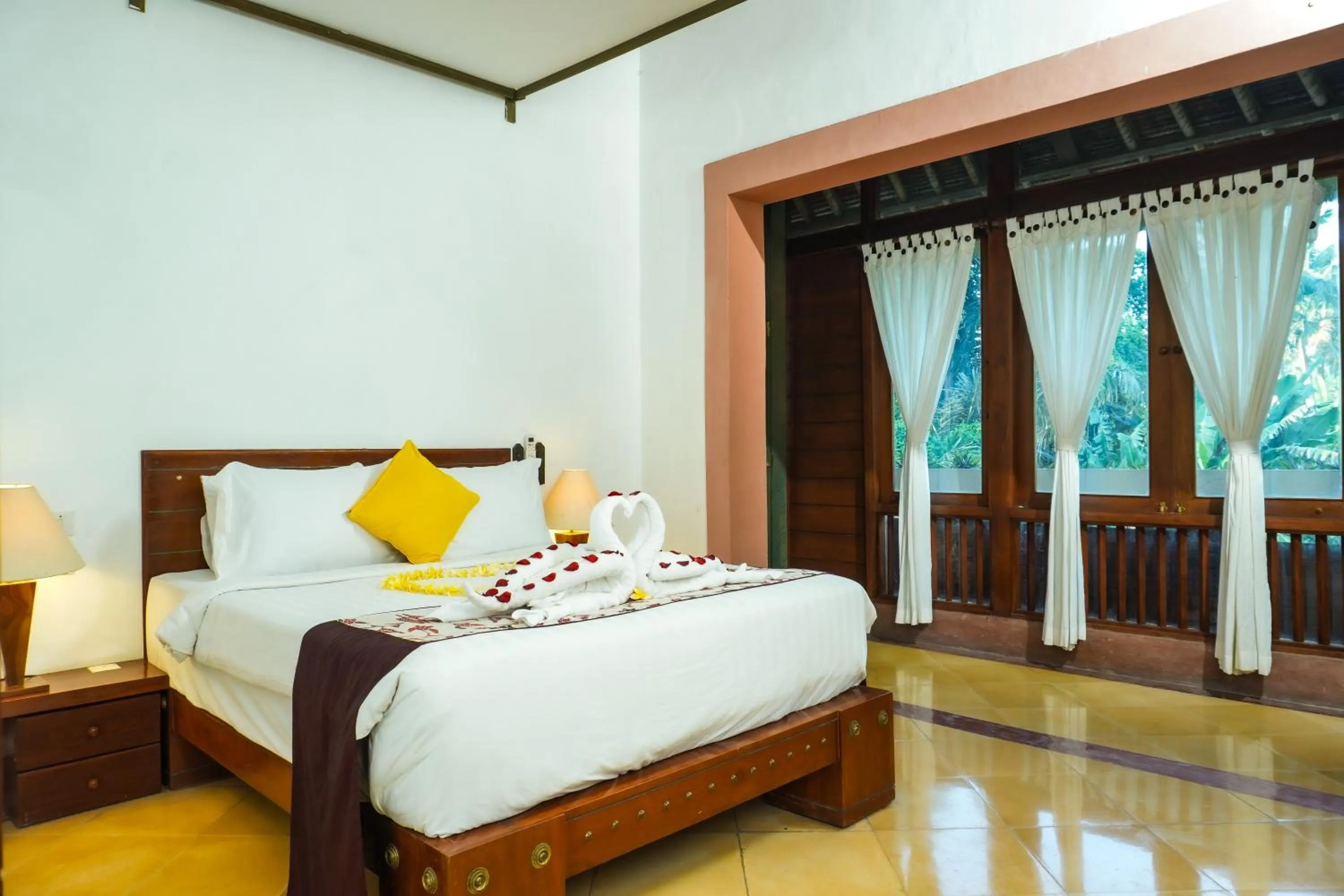 Bed in Alam Puri Art Museum and Villas