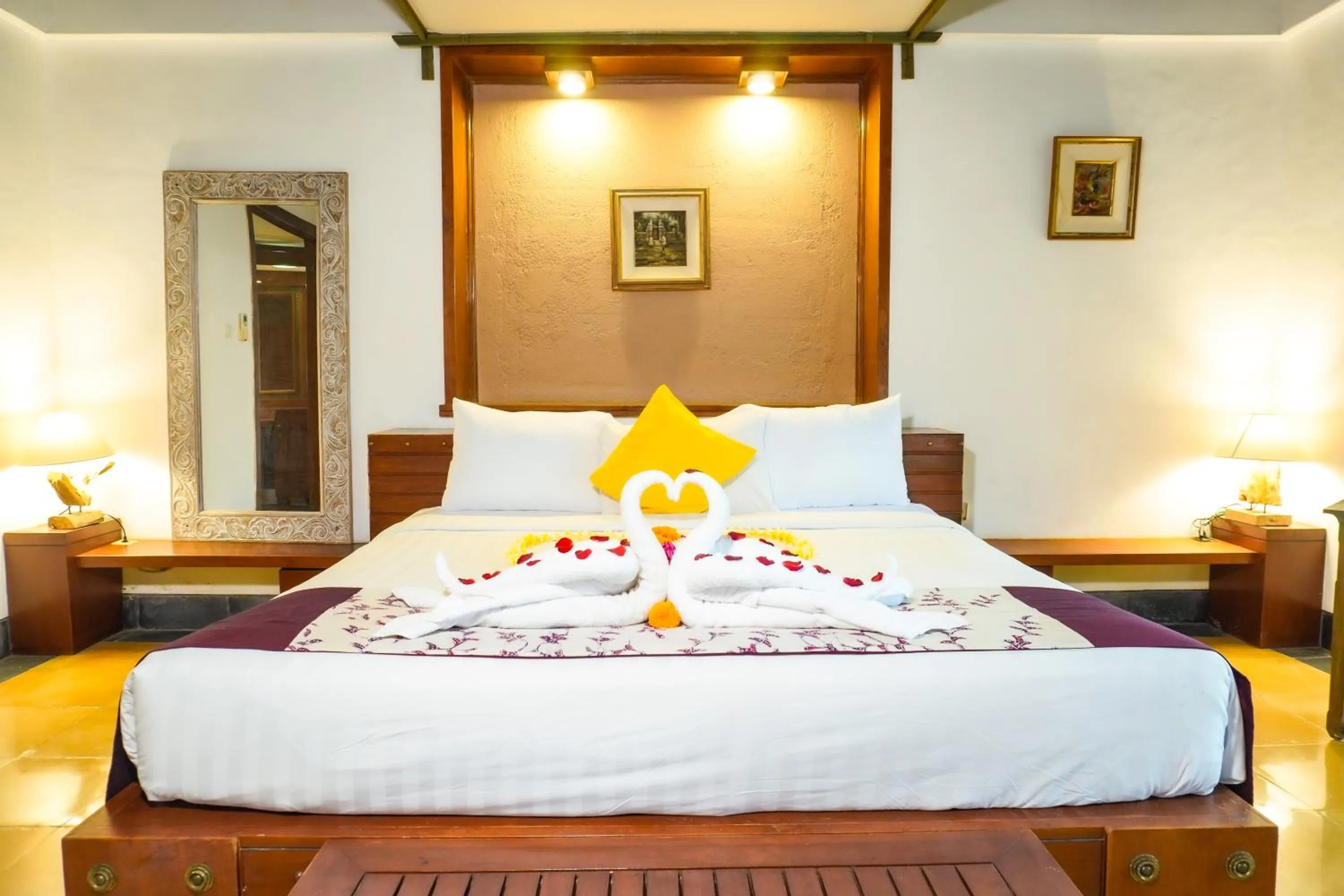 Bed in Alam Puri Art Museum and Villas