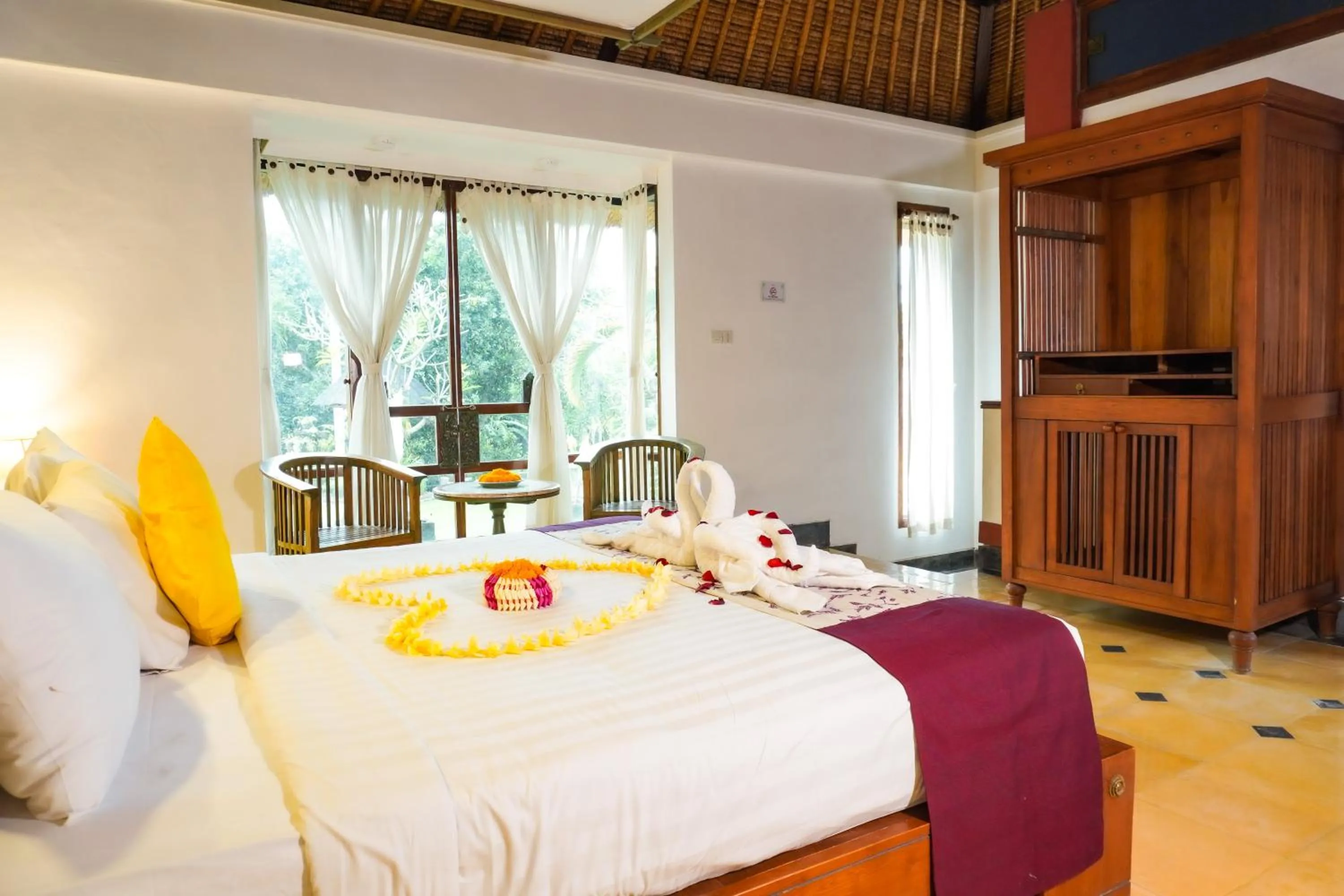 Bed in Alam Puri Art Museum and Villas