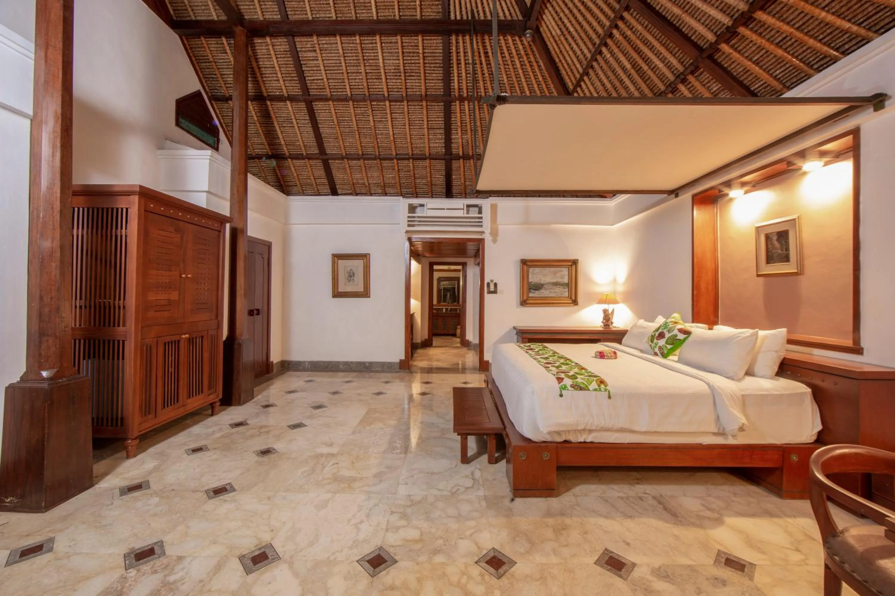 Bed in Alam Puri Art Museum and Villas