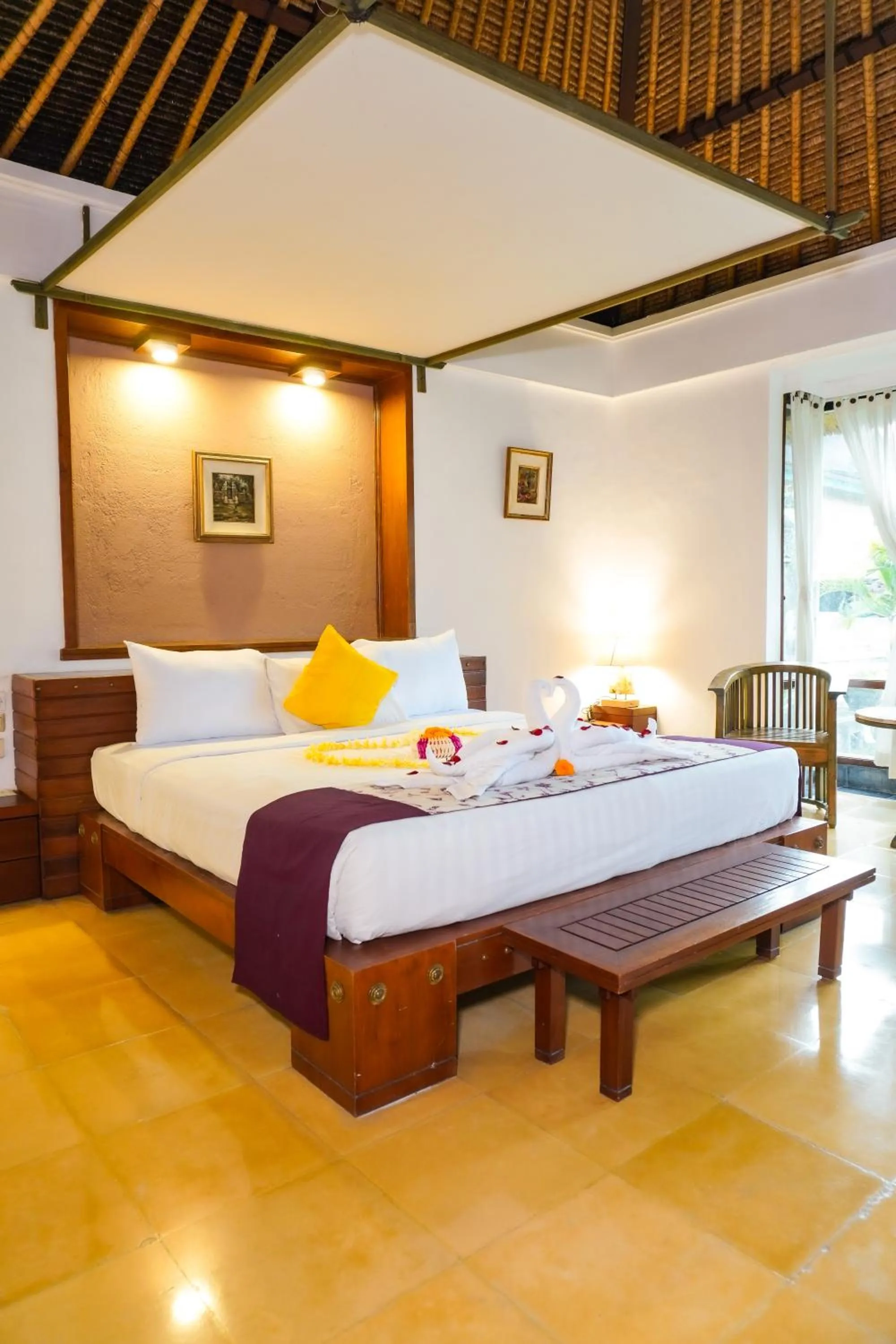 Bed in Alam Puri Art Museum and Villas