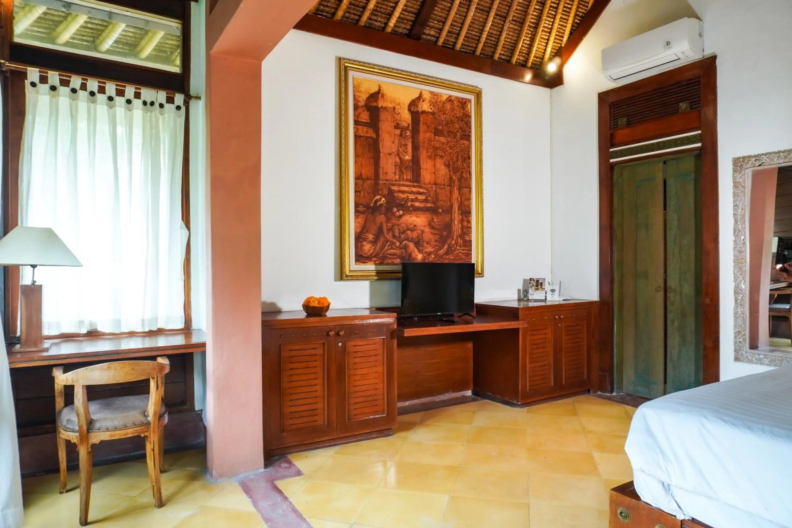 Photo of the whole room, Bed in Alam Puri Art Museum and Villas