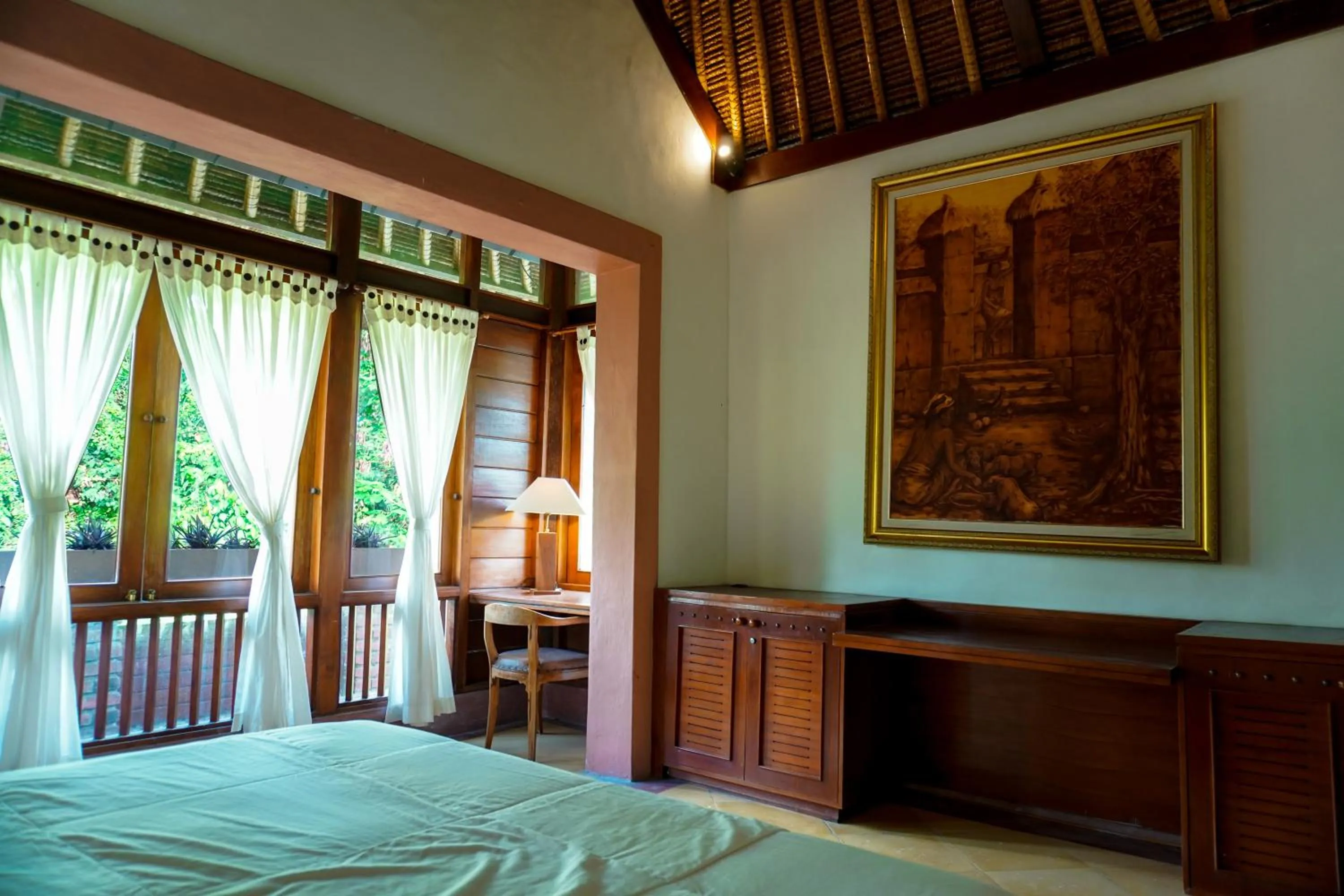 Bed in Alam Puri Art Museum and Villas