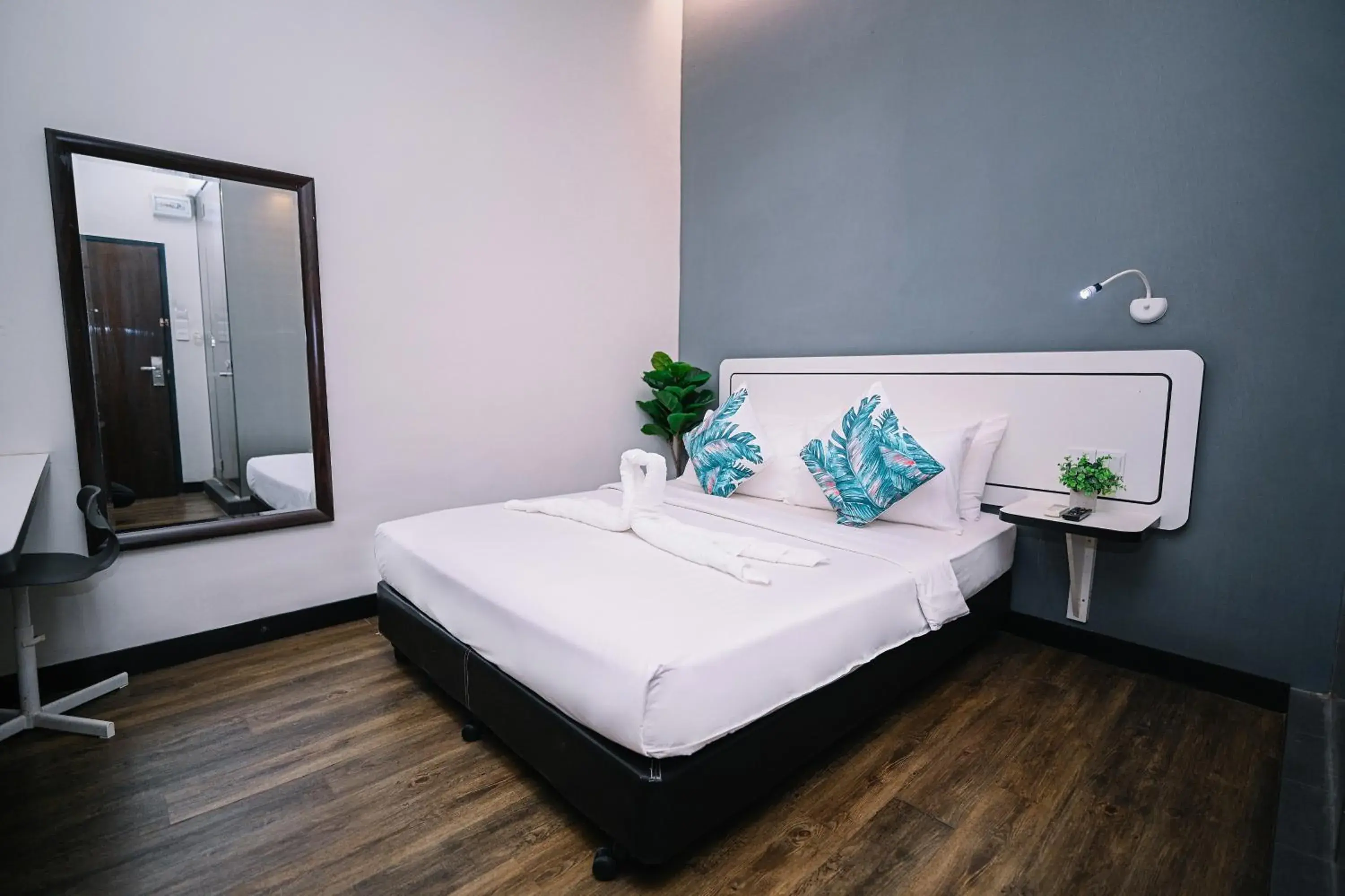 Standard Queen Room in Swing & Pillows - Kota Kemuning Selangor Standard Queen Room in Swing & Pillows - Kota Kemuning Selangor